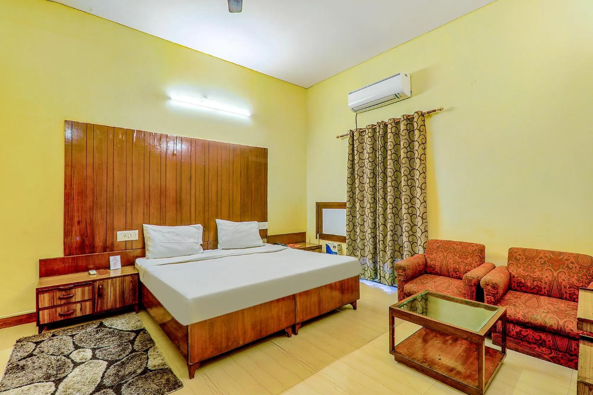 Photo of the whole room, Bed in Hotel Executive