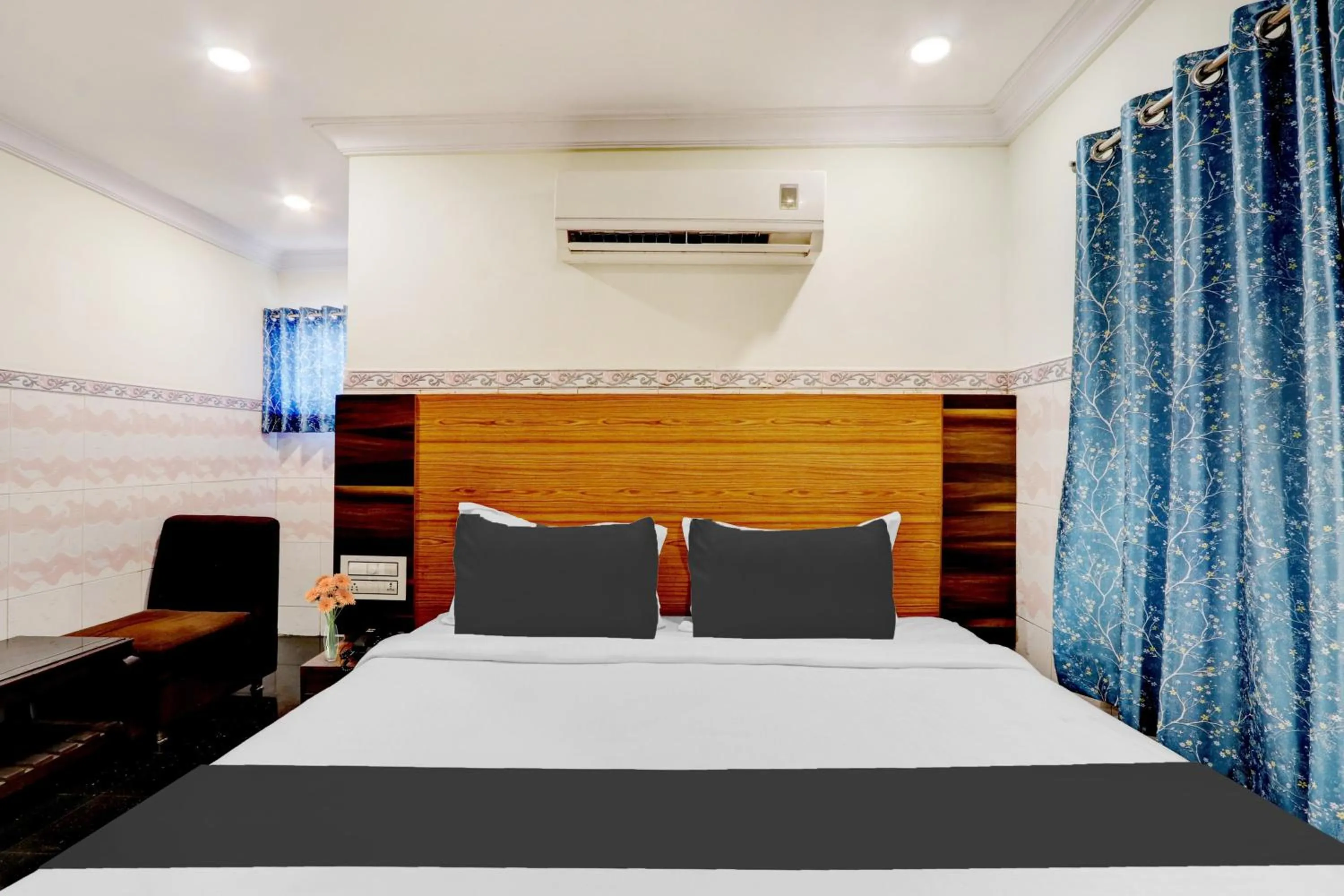 Bedroom, Bed in Collection O M G Road