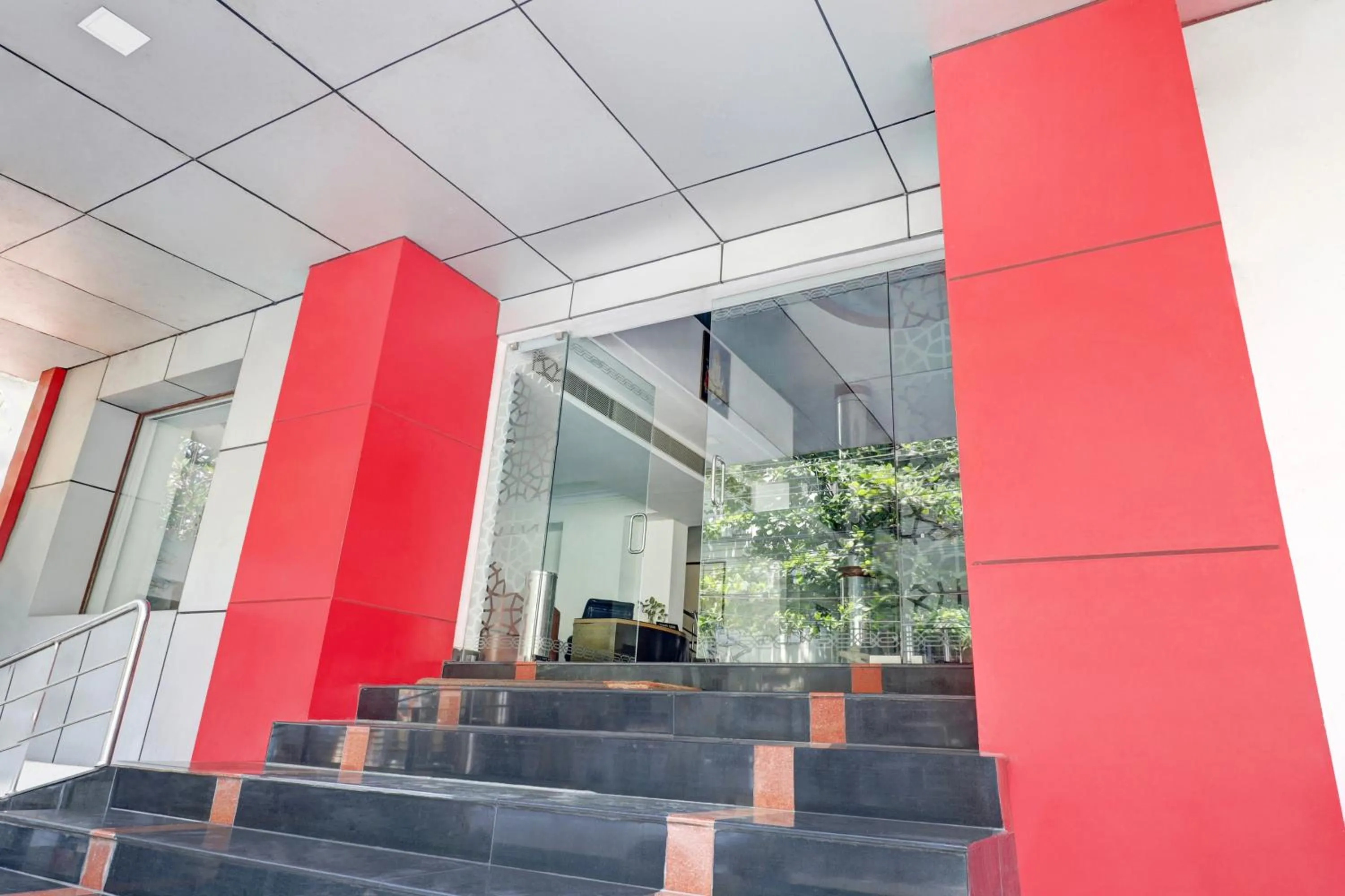 Facade/entrance in Collection O M G Road