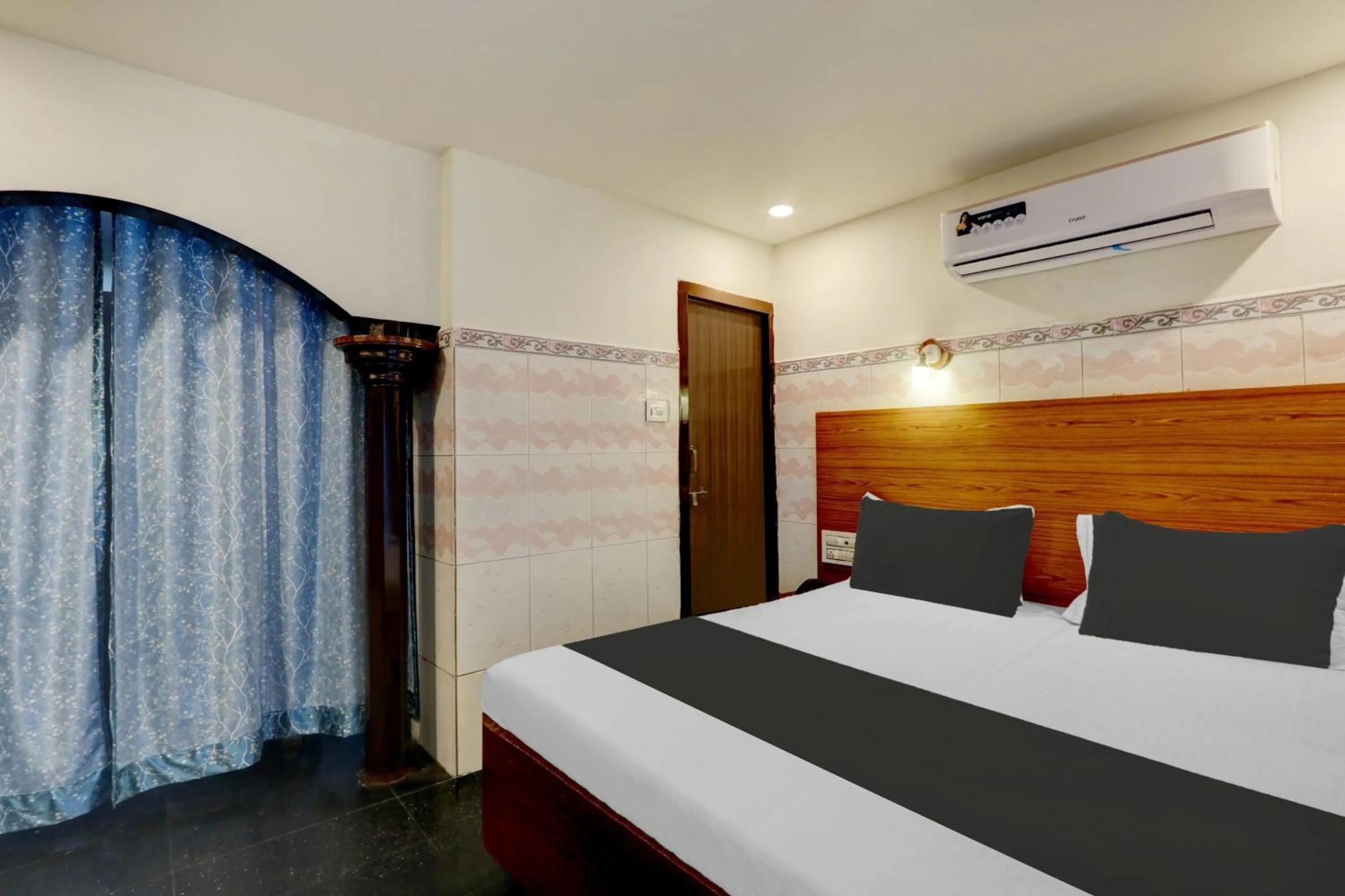 Bedroom, Bed in Collection O M G Road