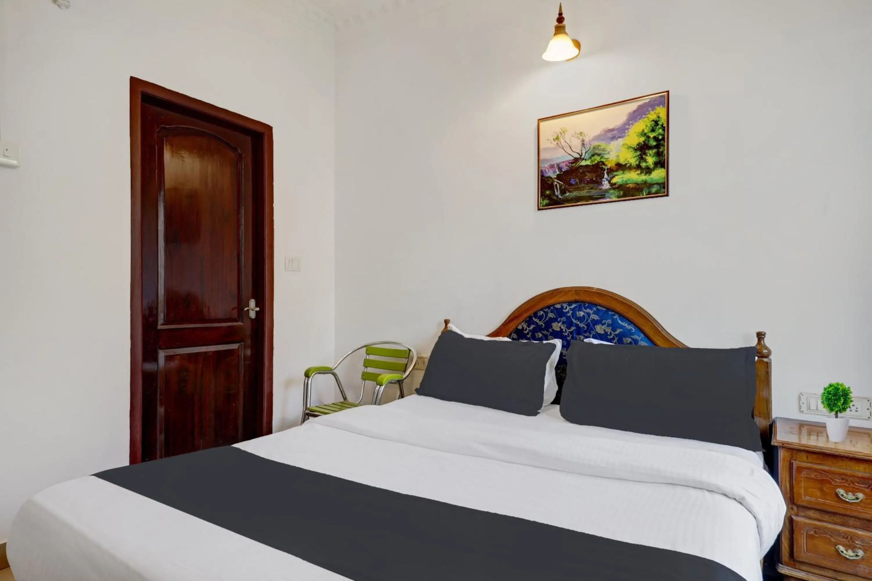 Bedroom, Bed in Collection O M G Road