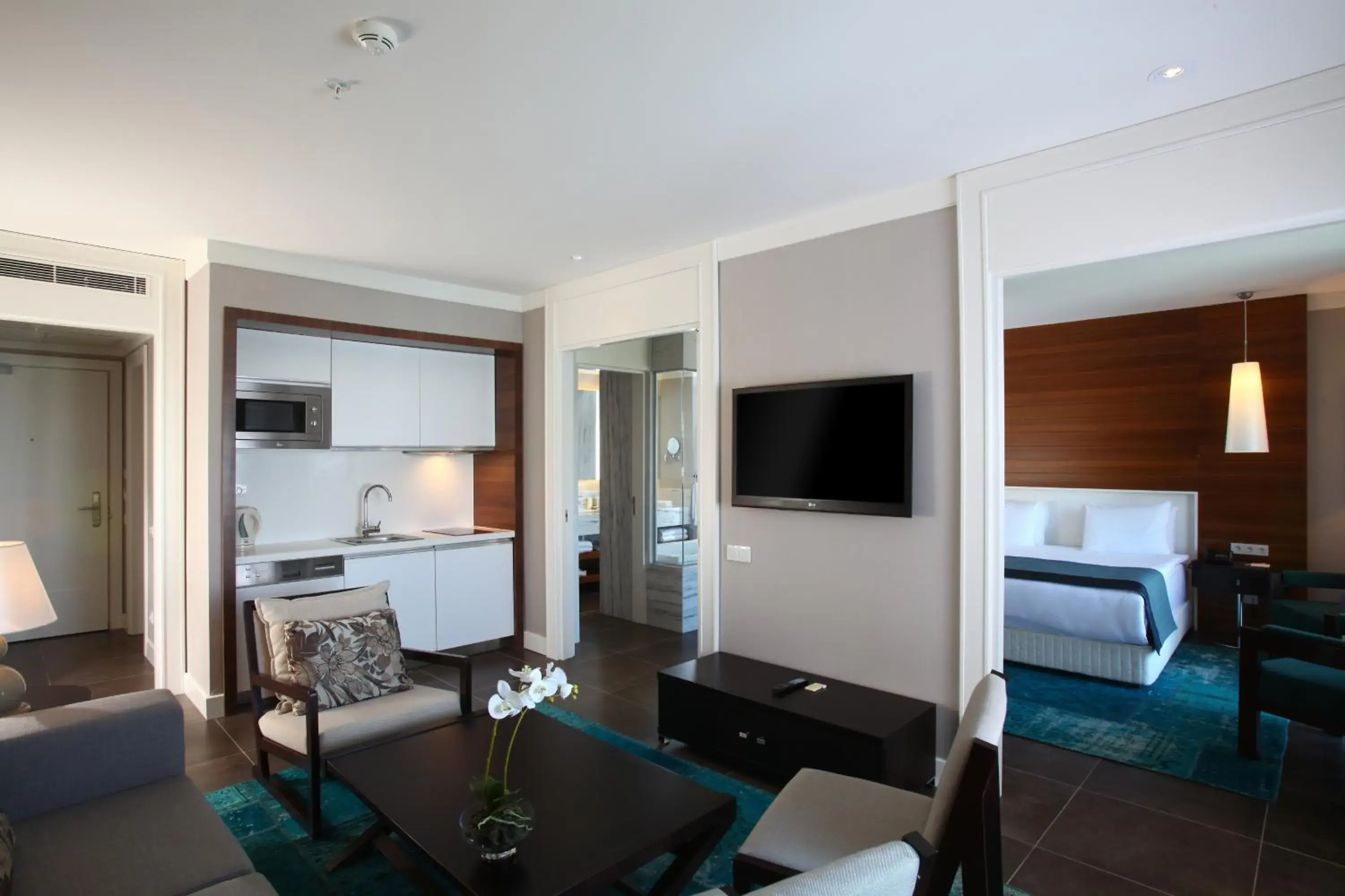 Suite with Pool View in Sundance Suites Hotel Suite with Pool View in Sundance Suites Hotel