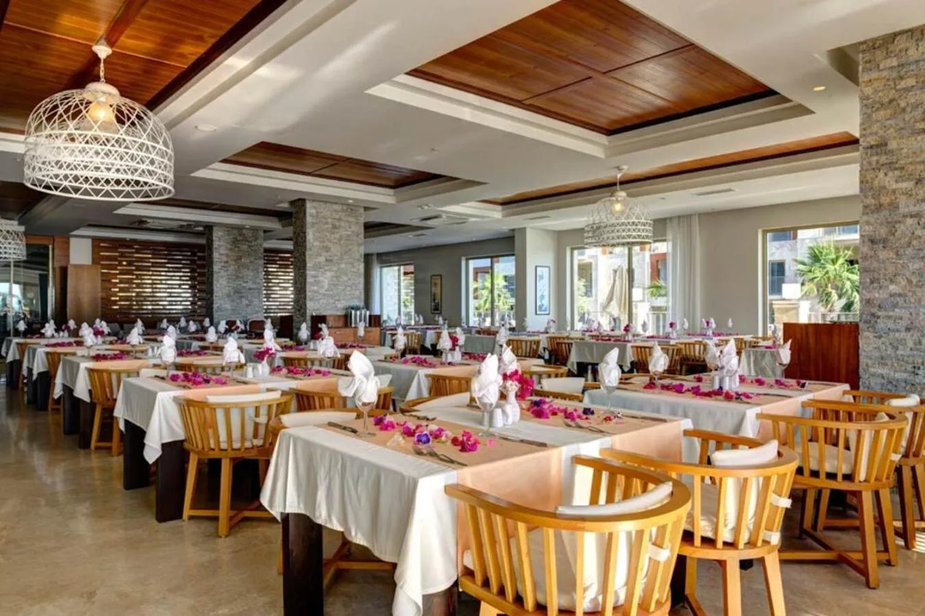 Restaurant/places to eat in Sundance Suites Hotel