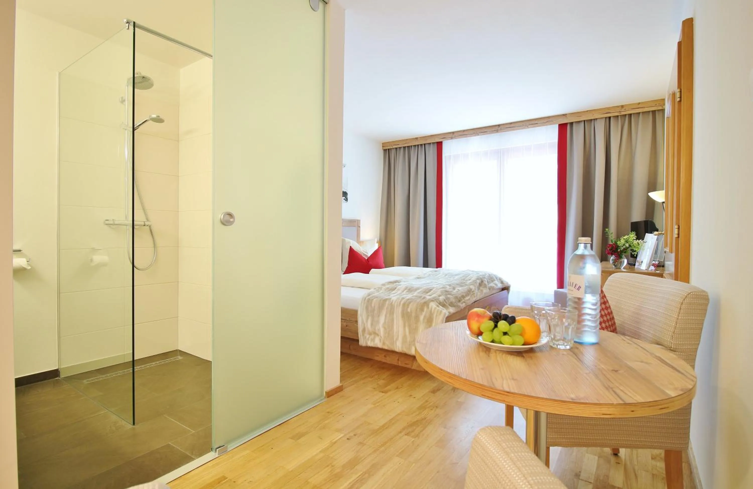 Photo of the whole room, Bed in Alpenlodge - Das Dorfhotel