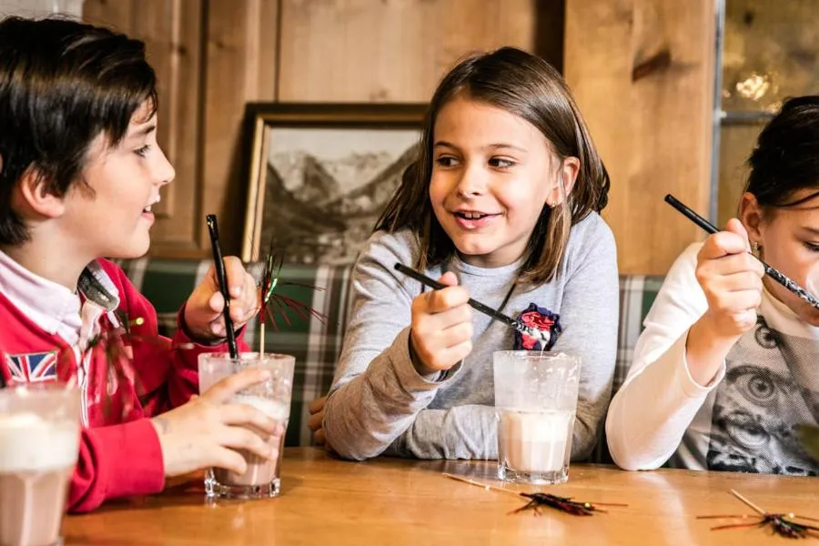 Family in Alpenlodge - Das Dorfhotel