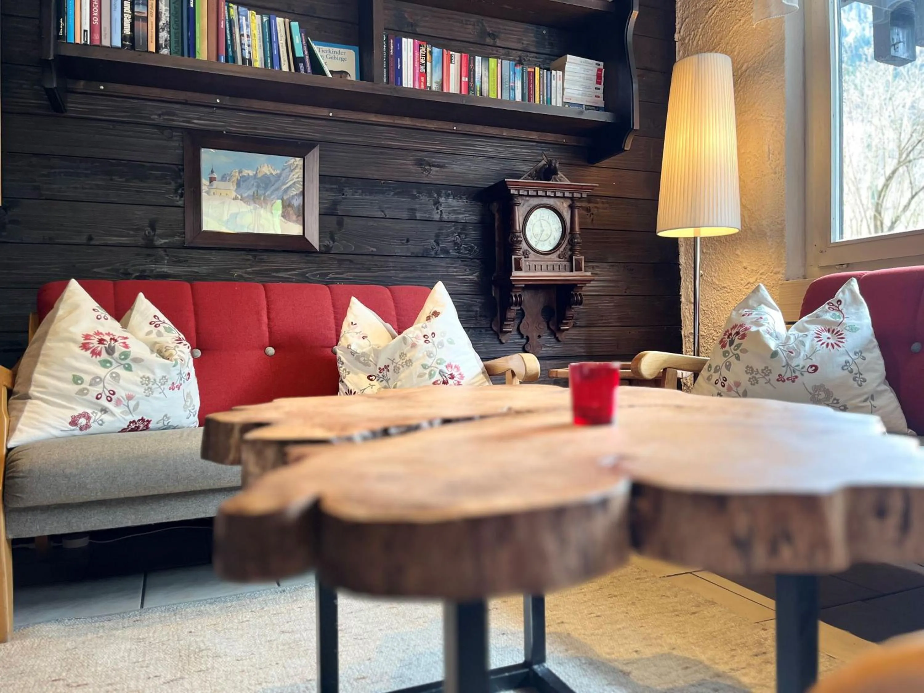 Communal lounge/ TV room in Alpenlodge - Das Dorfhotel