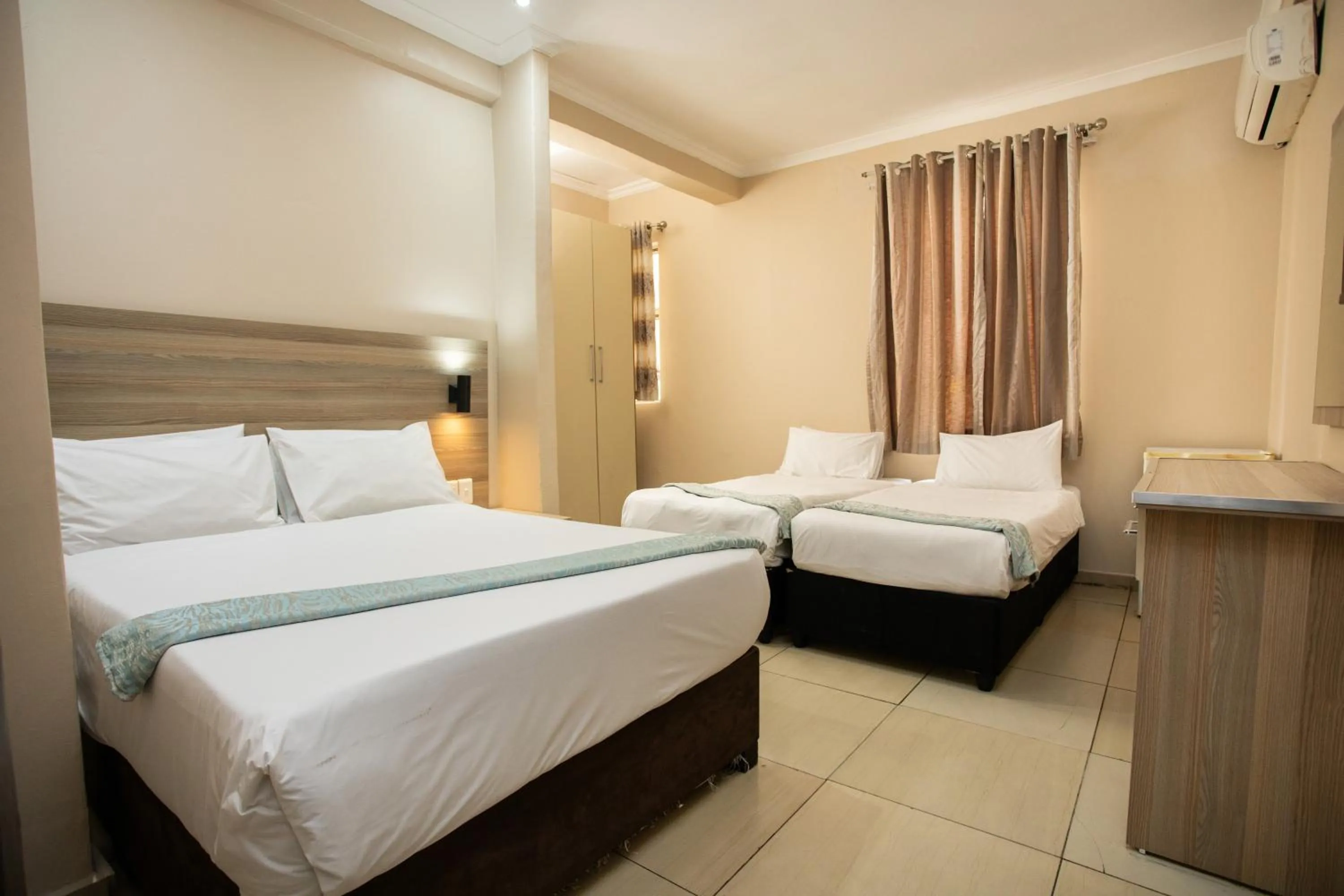 Bed in Tudor House Hotel