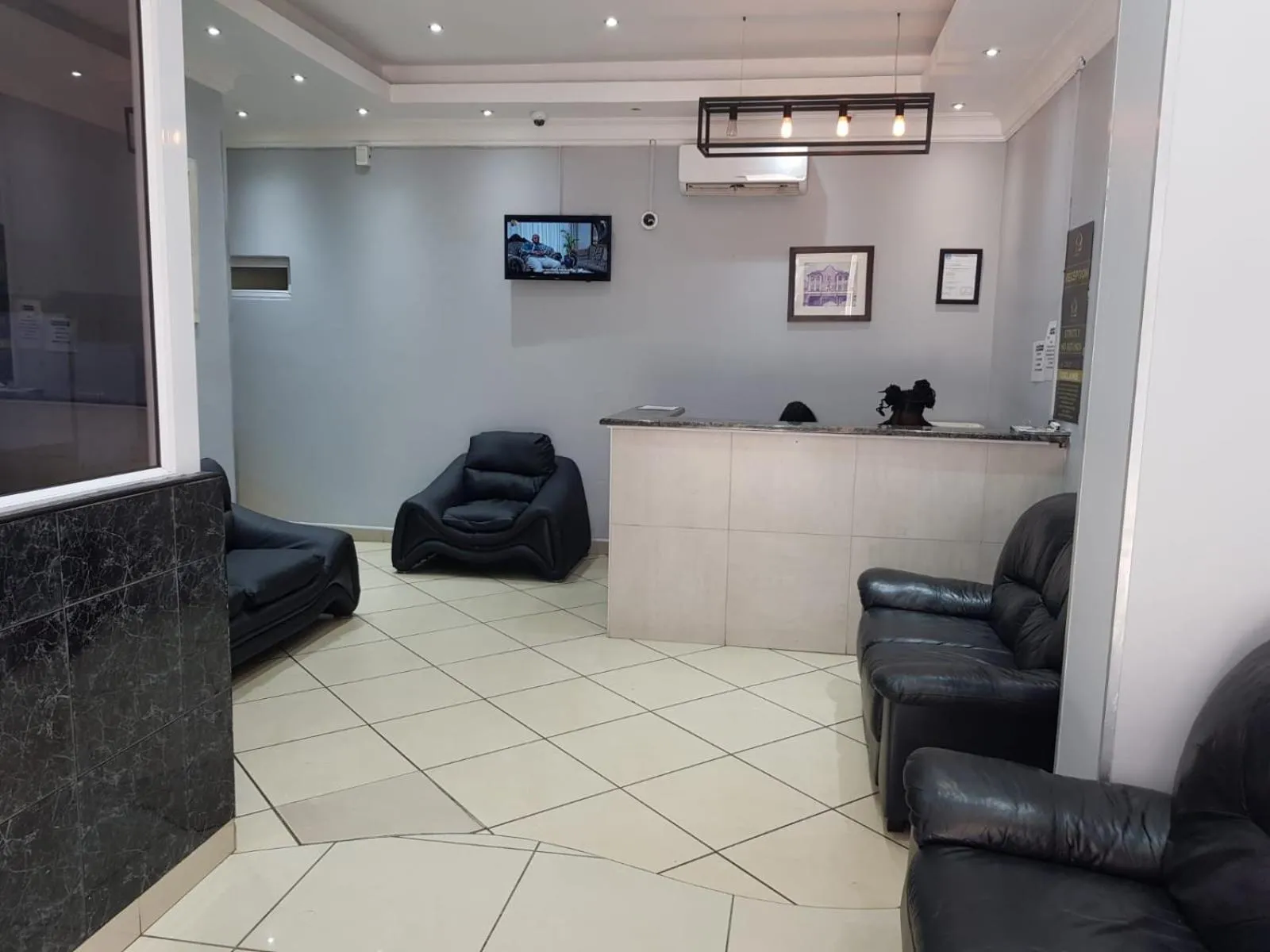 Lobby or reception in Tudor House Hotel