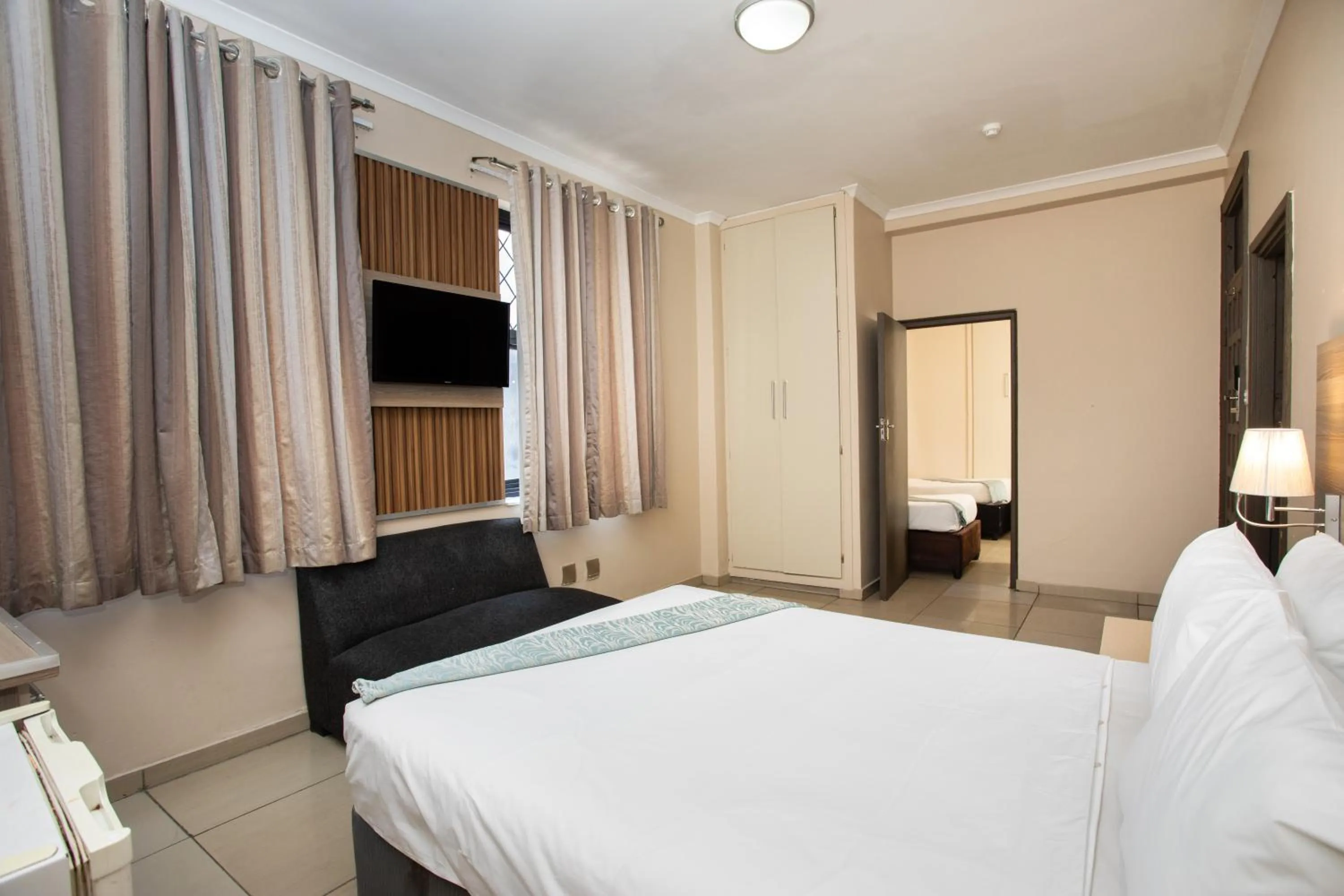 Bed in Tudor House Hotel