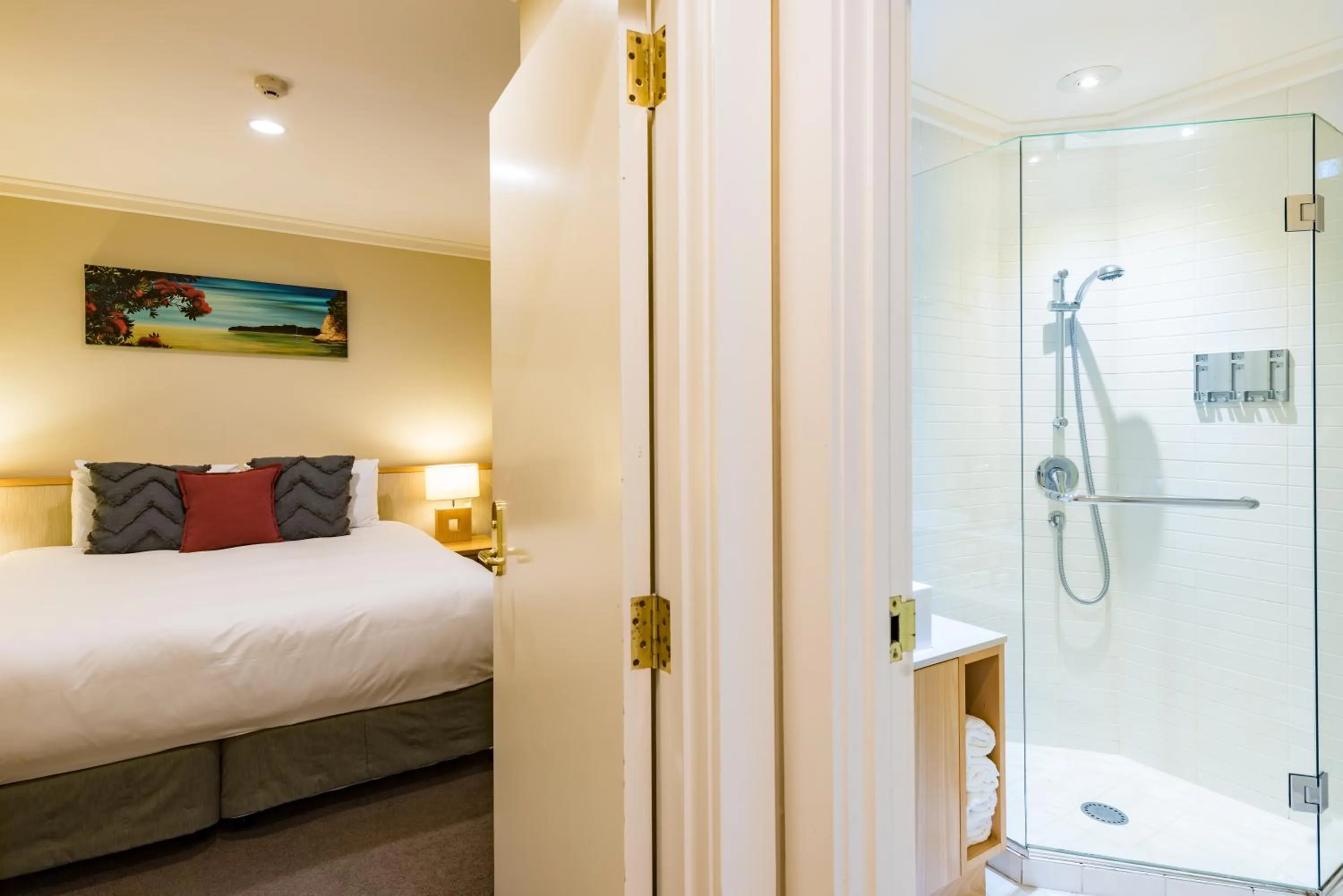 Bathroom, Bed in Paihia Beach Resort & Spa Hotel