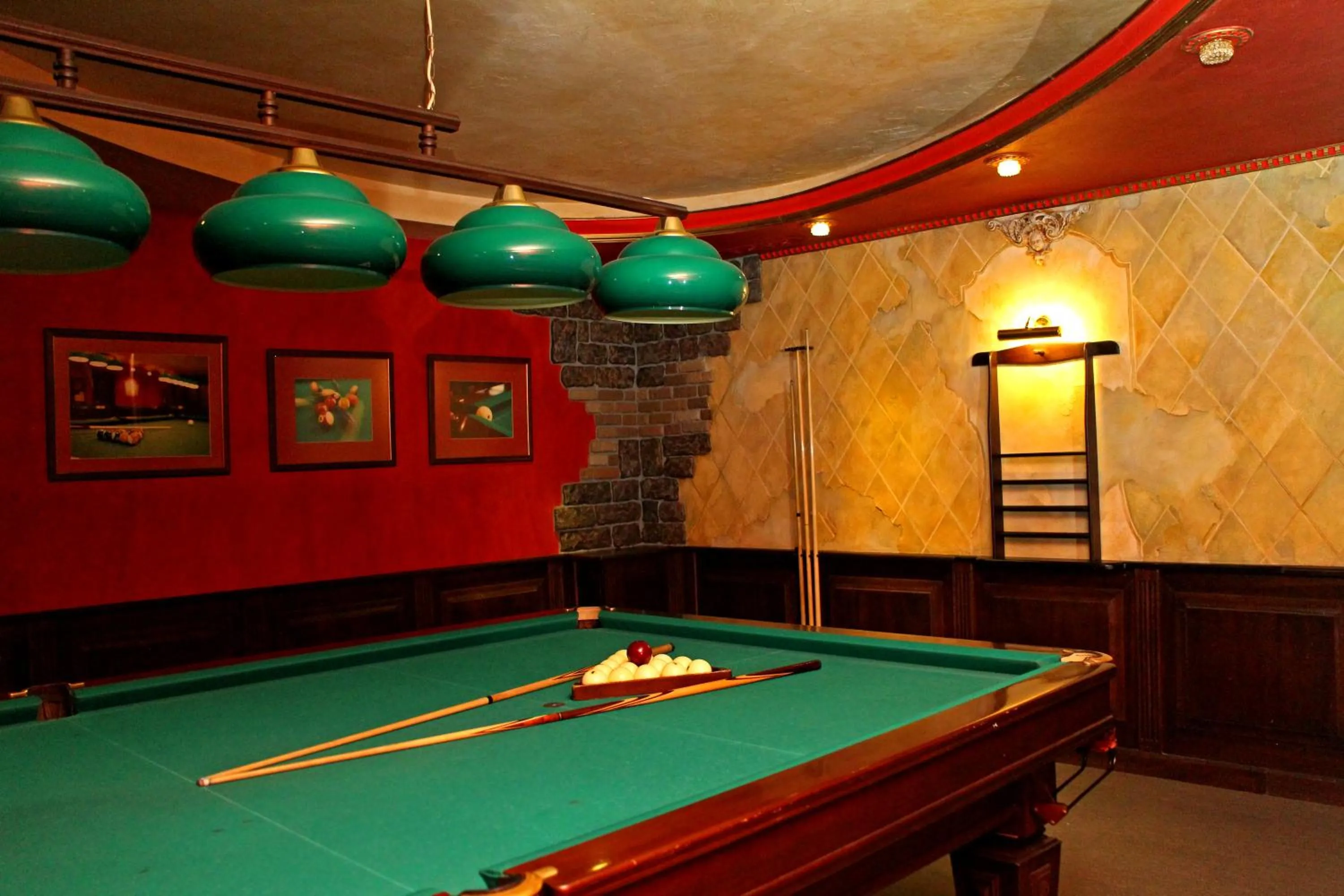 Billiard in Hotel Meduza