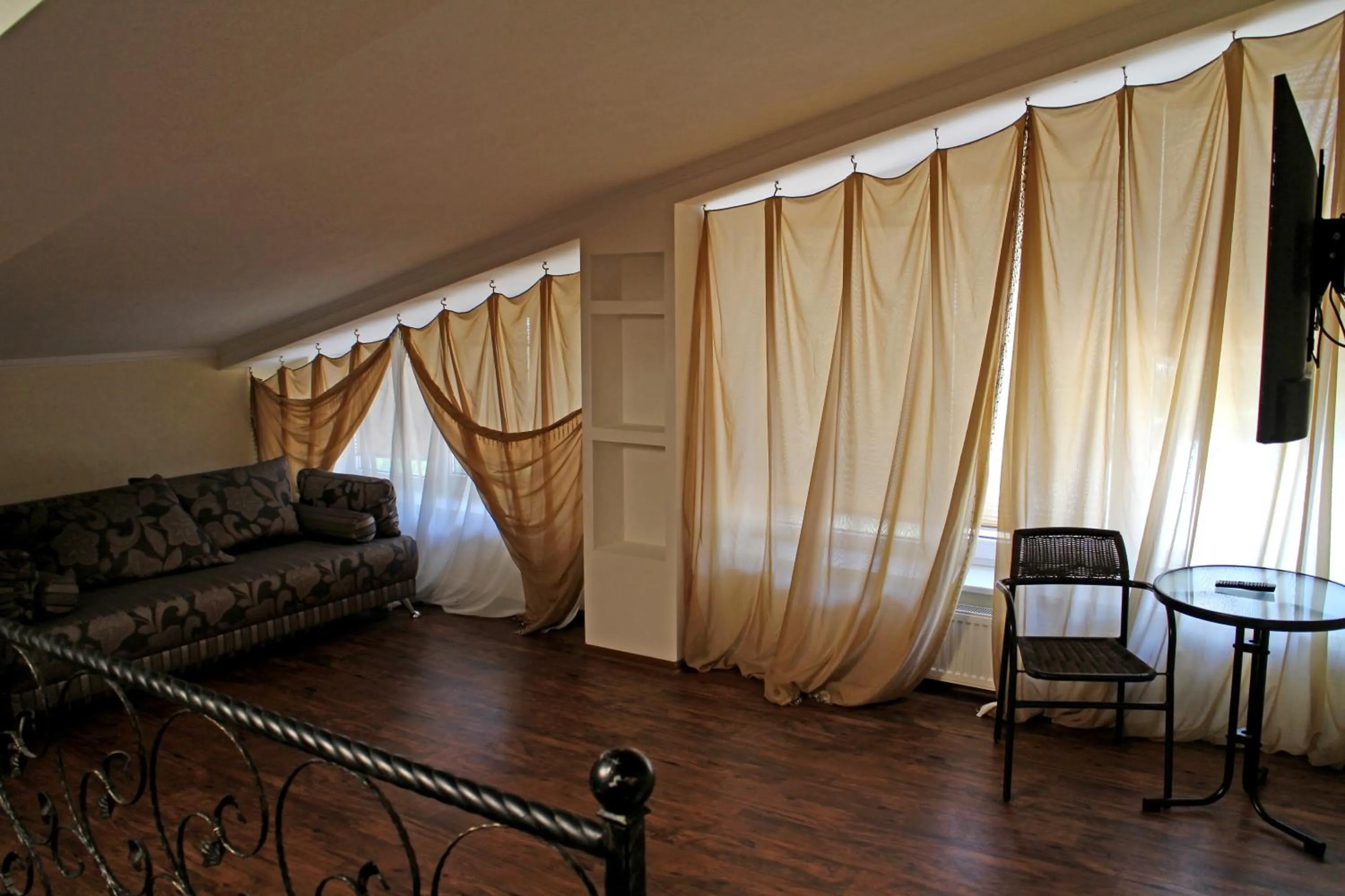 Photo of the whole room in Hotel Meduza