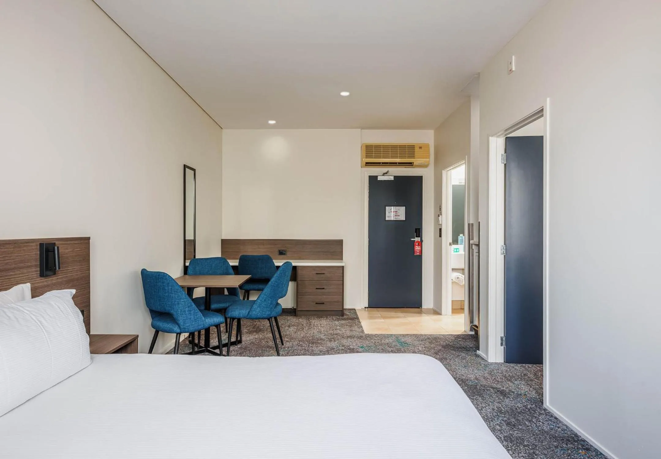 Bed in Heartland Hotel Auckland Airport