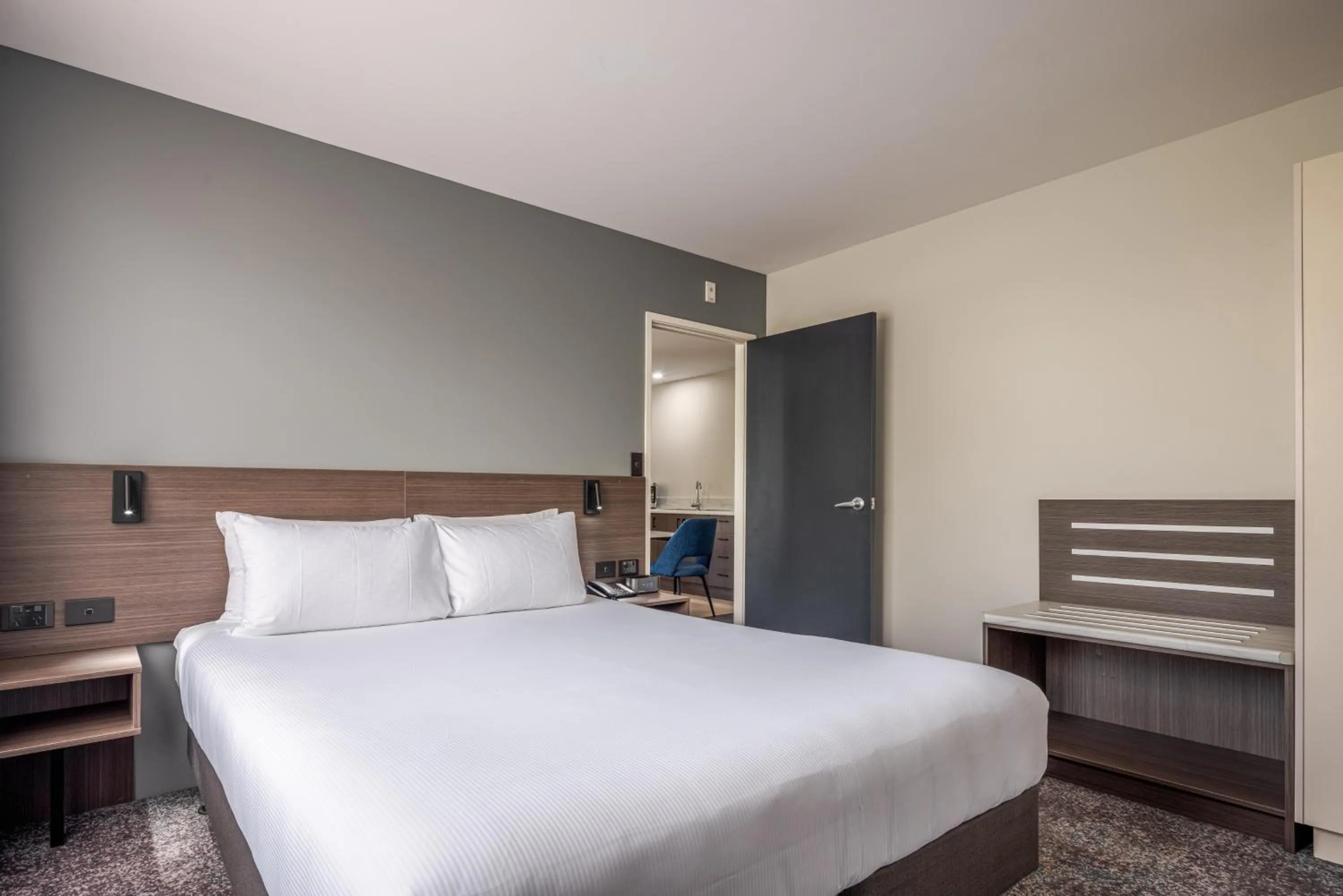 Bed in Heartland Hotel Auckland Airport