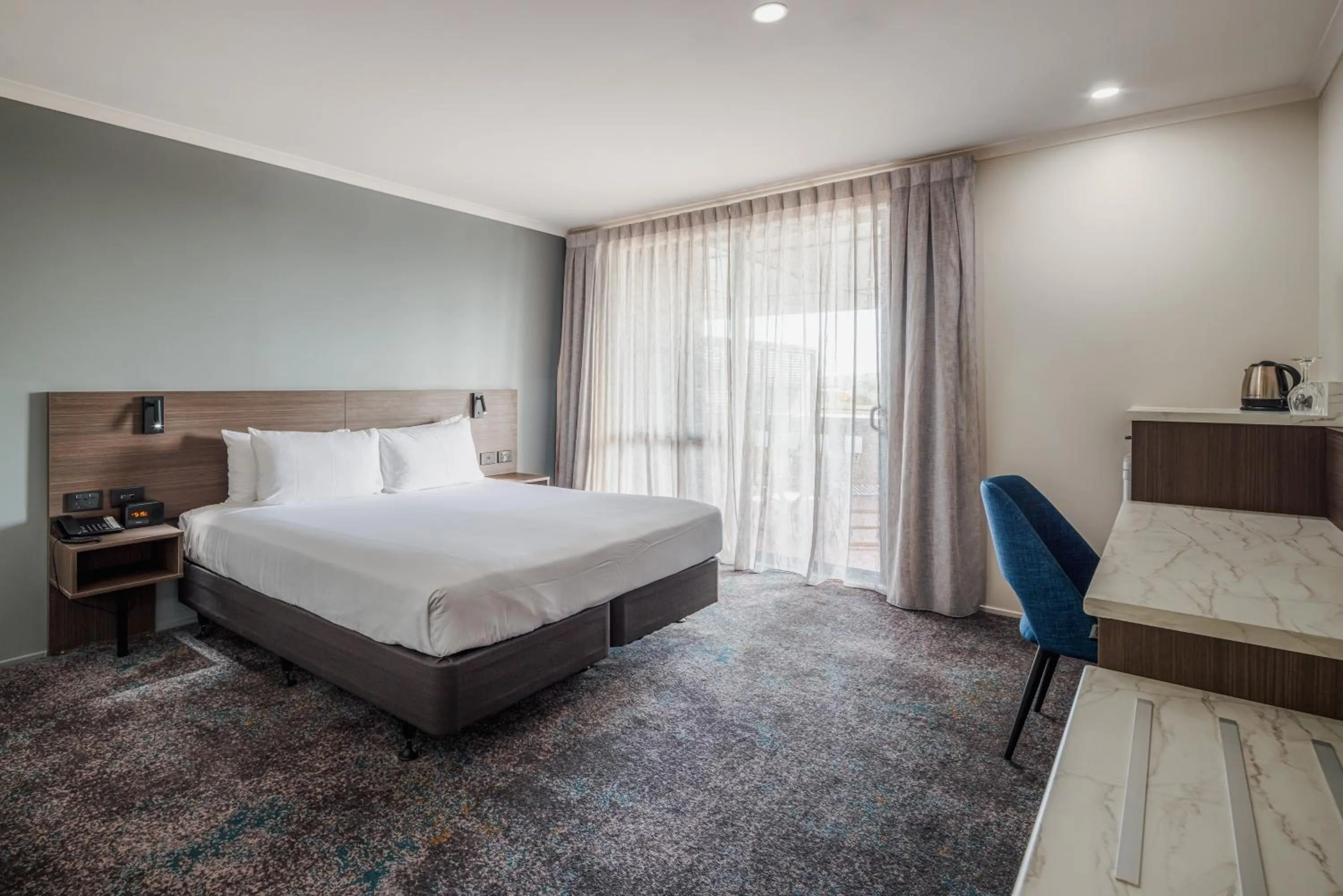 Bed in Heartland Hotel Auckland Airport