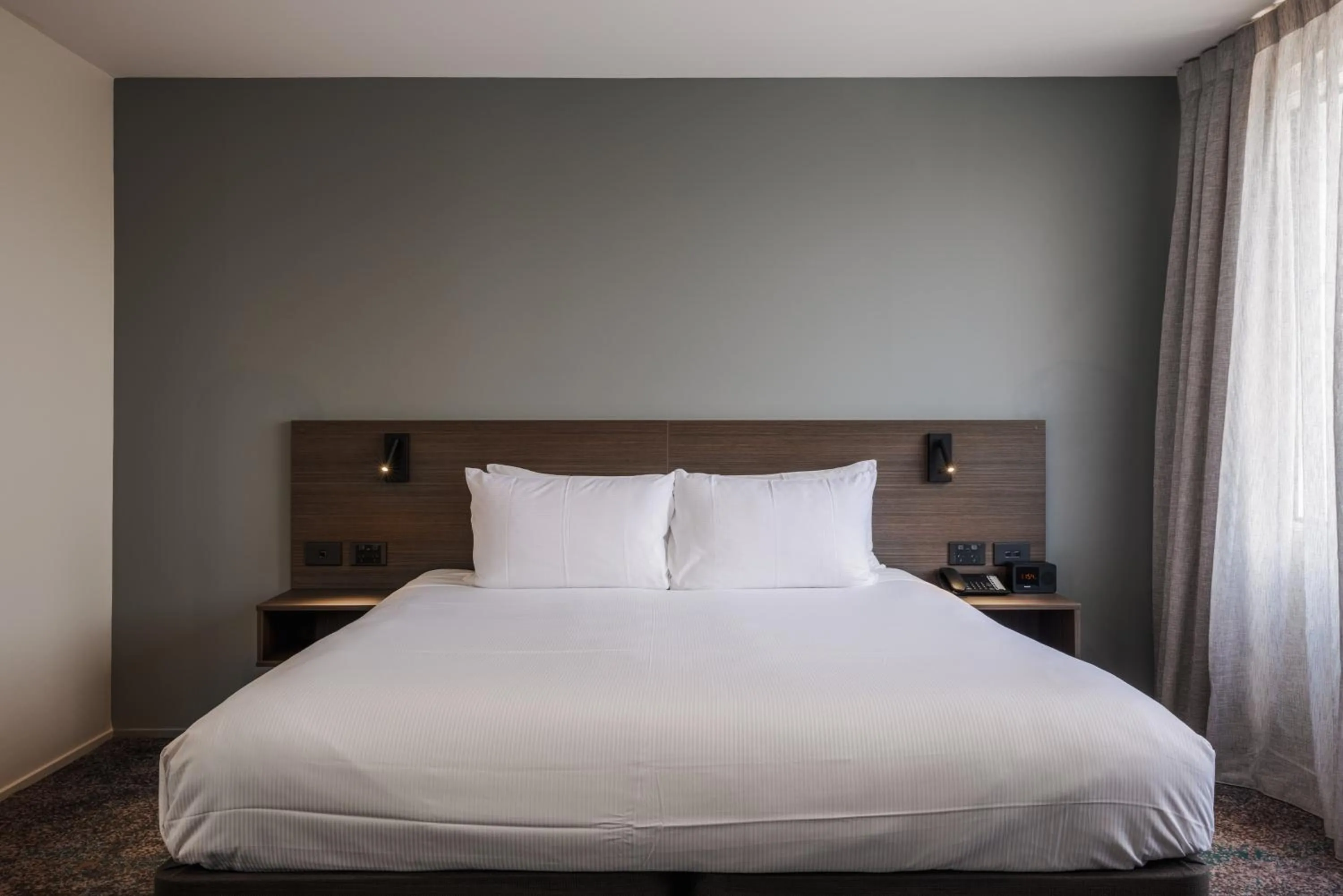 Bed in Heartland Hotel Auckland Airport