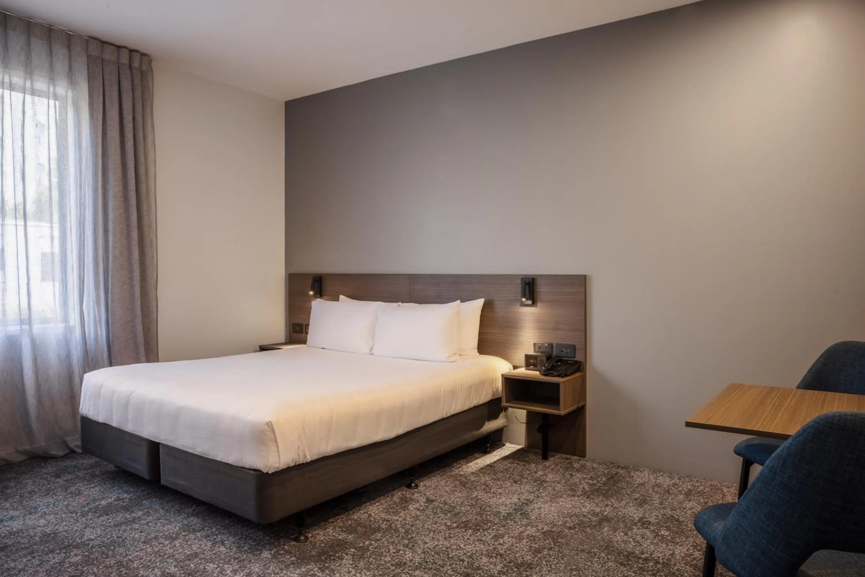 Photo of the whole room, Bed in Heartland Hotel Auckland Airport