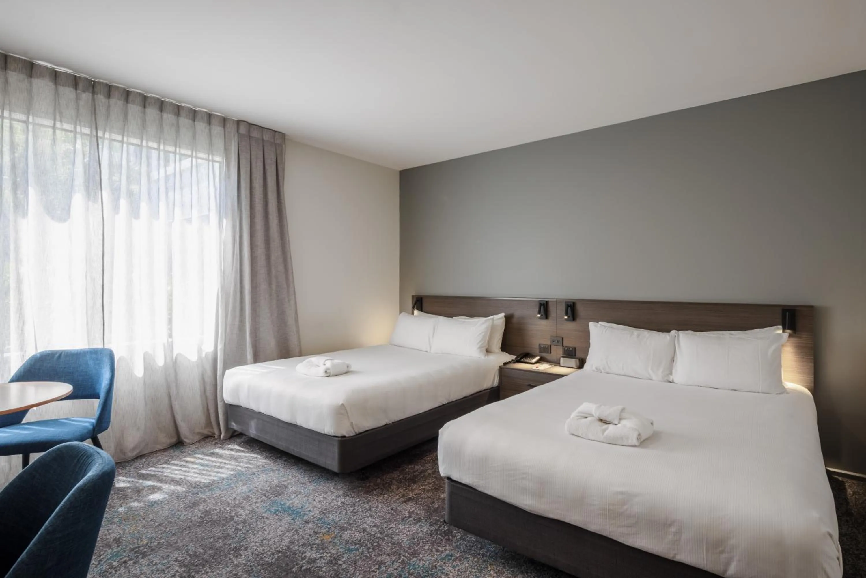 Photo of the whole room, Bed in Heartland Hotel Auckland Airport