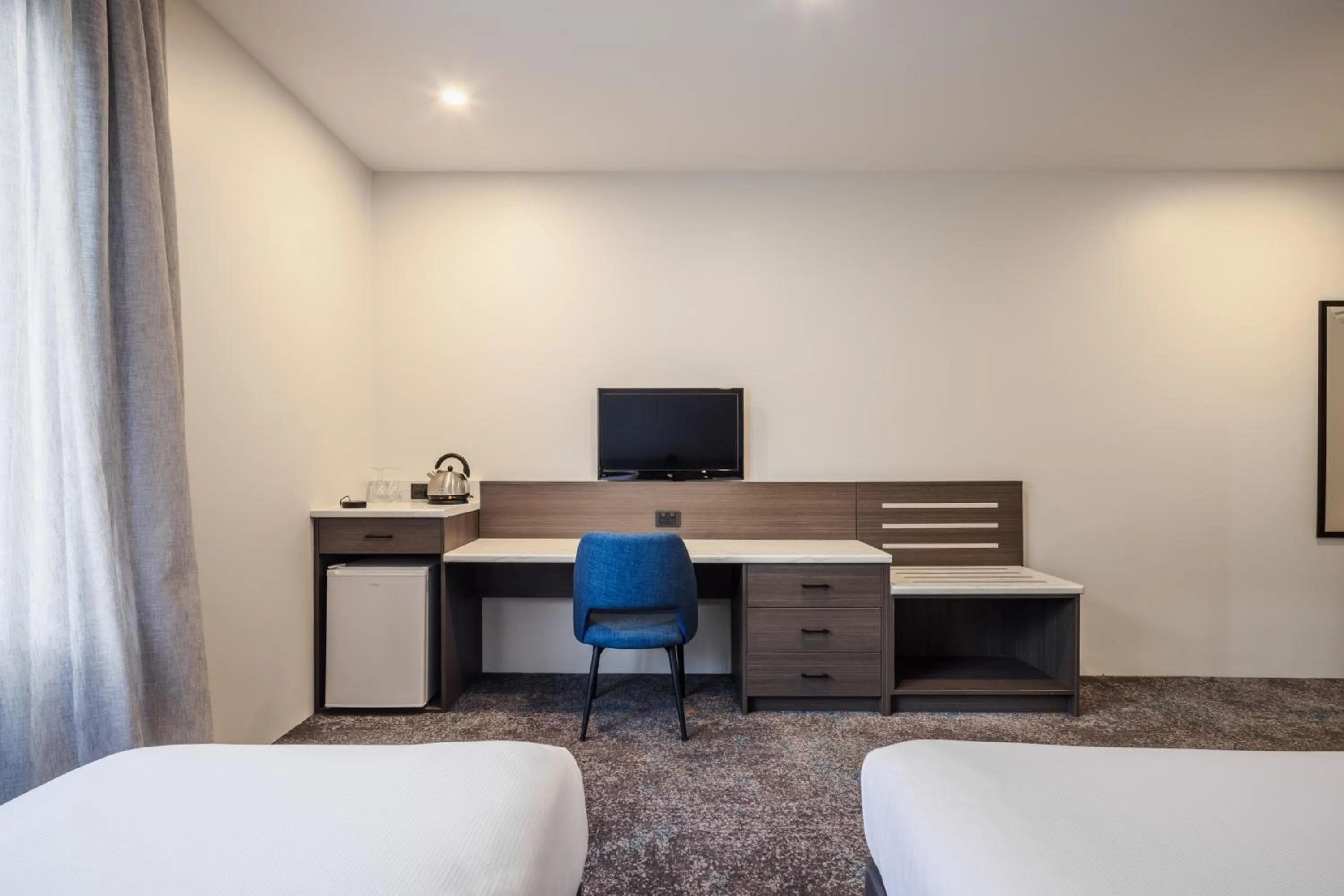 TV and multimedia, Bed in Heartland Hotel Auckland Airport