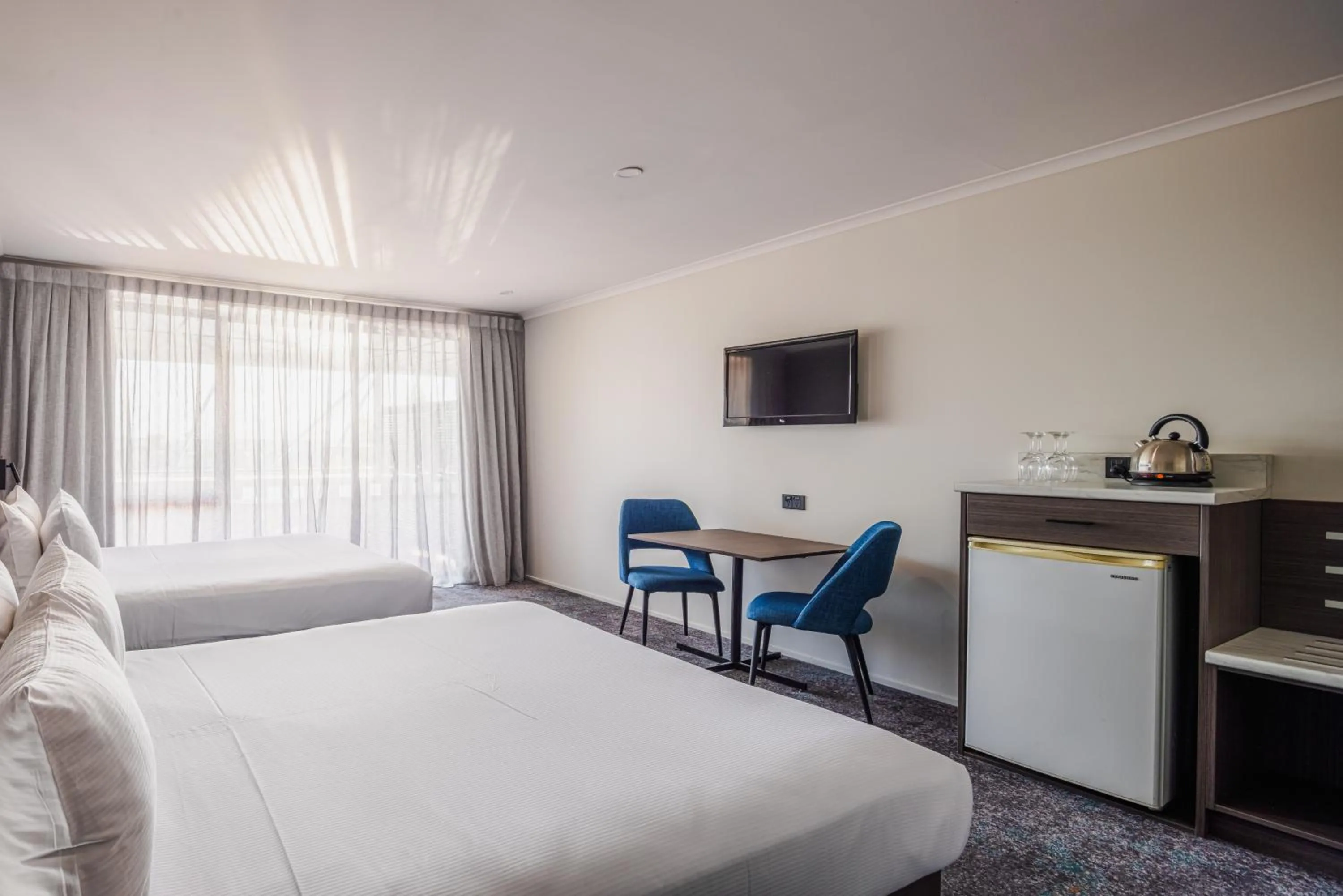 TV and multimedia, Bed in Heartland Hotel Auckland Airport