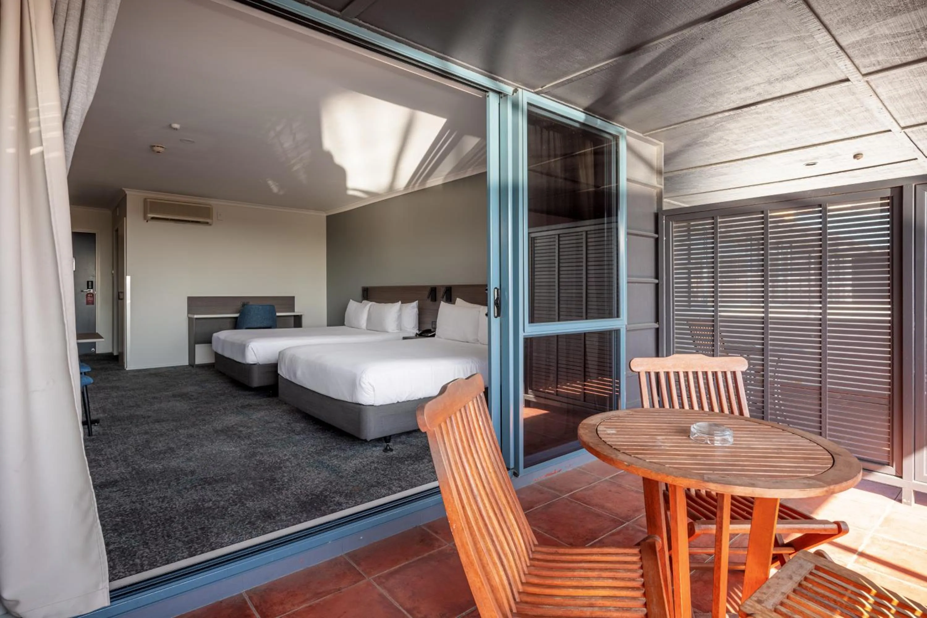 Balcony/Terrace, Bed in Heartland Hotel Auckland Airport