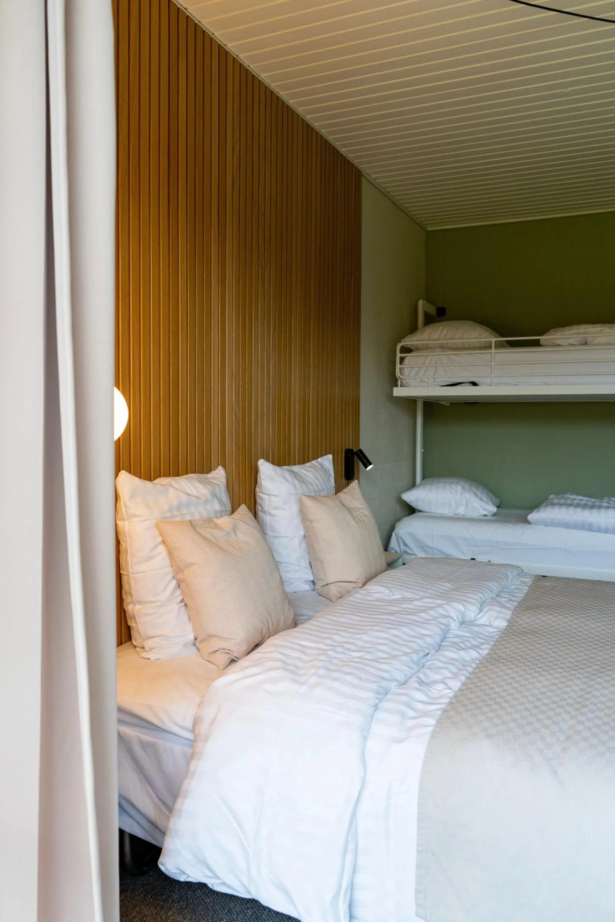 Photo of the whole room, Bed in Strandhotel Klitrosen