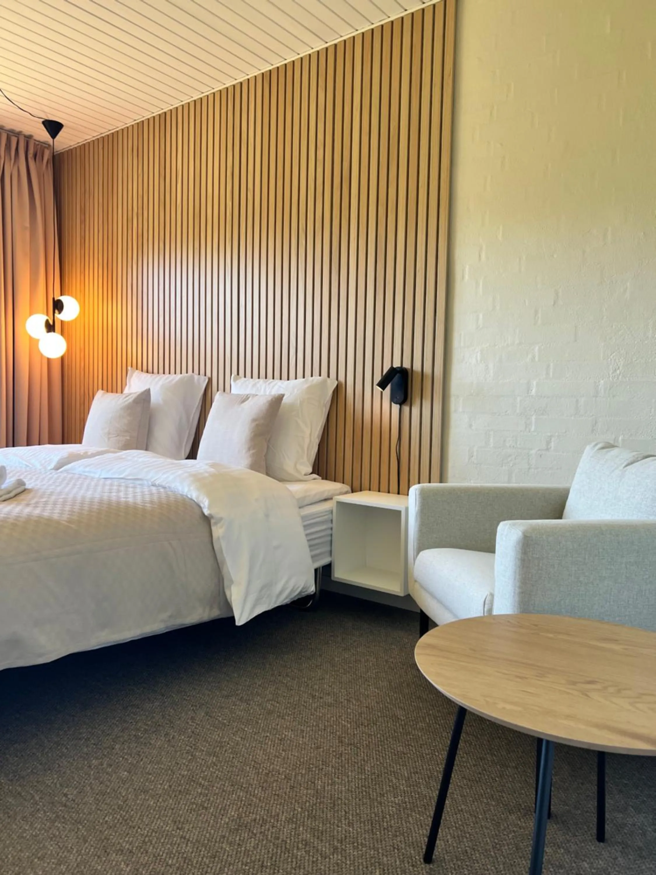 Bedroom, Bed in Strandhotel Klitrosen