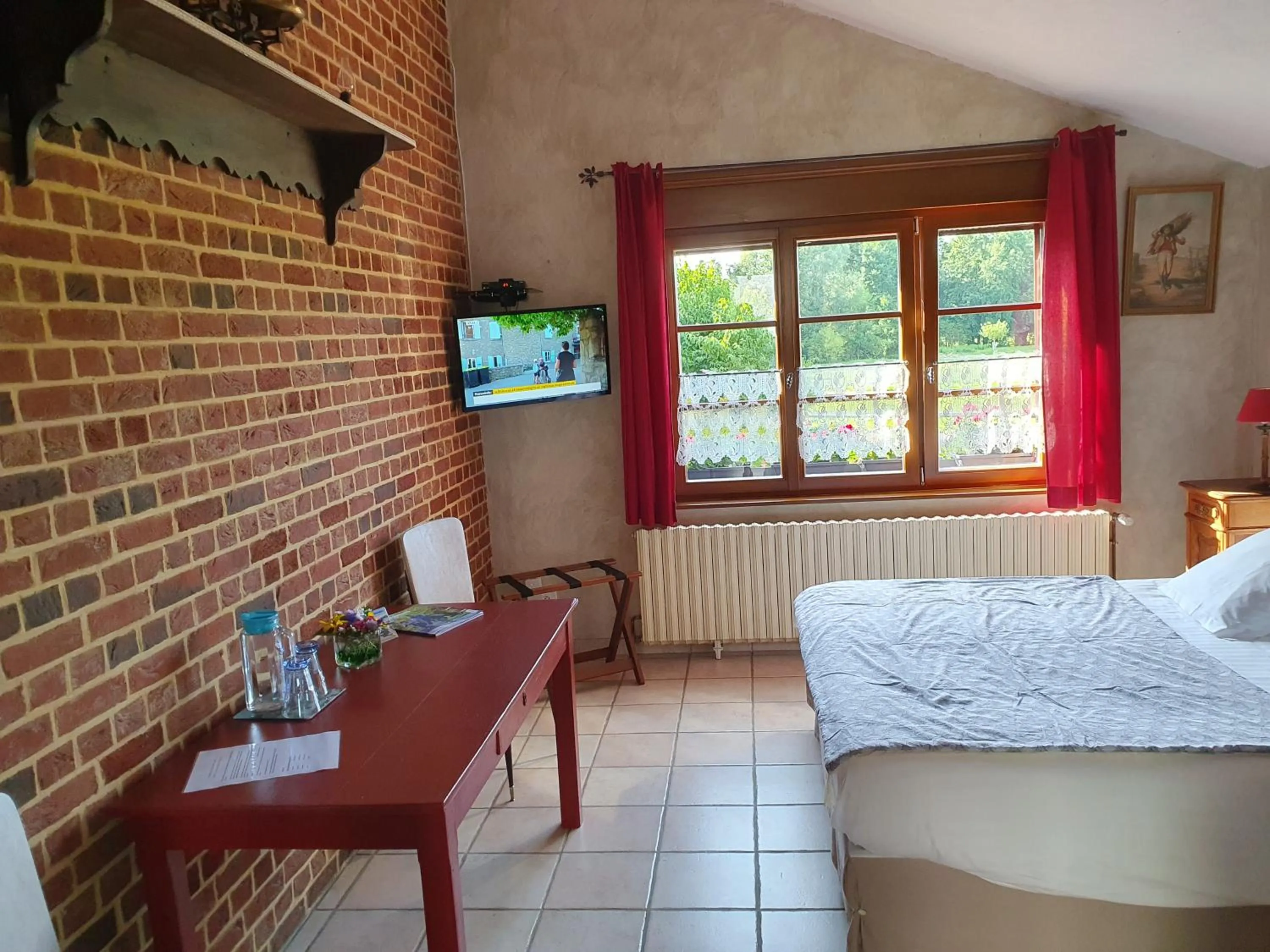 TV and multimedia, Bed in Les Mout'Anes