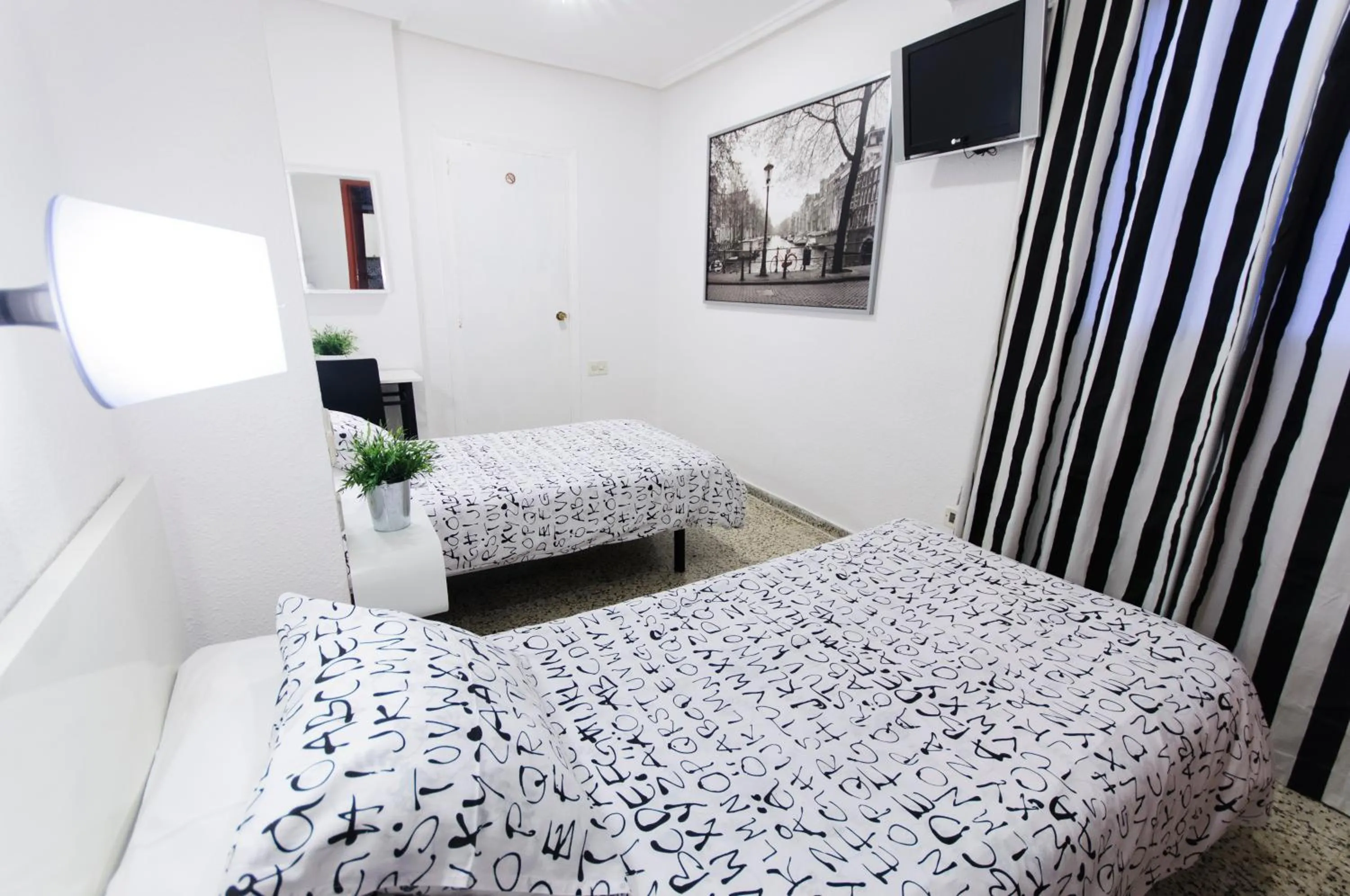 Bed in Hostal On Dormire Valencia