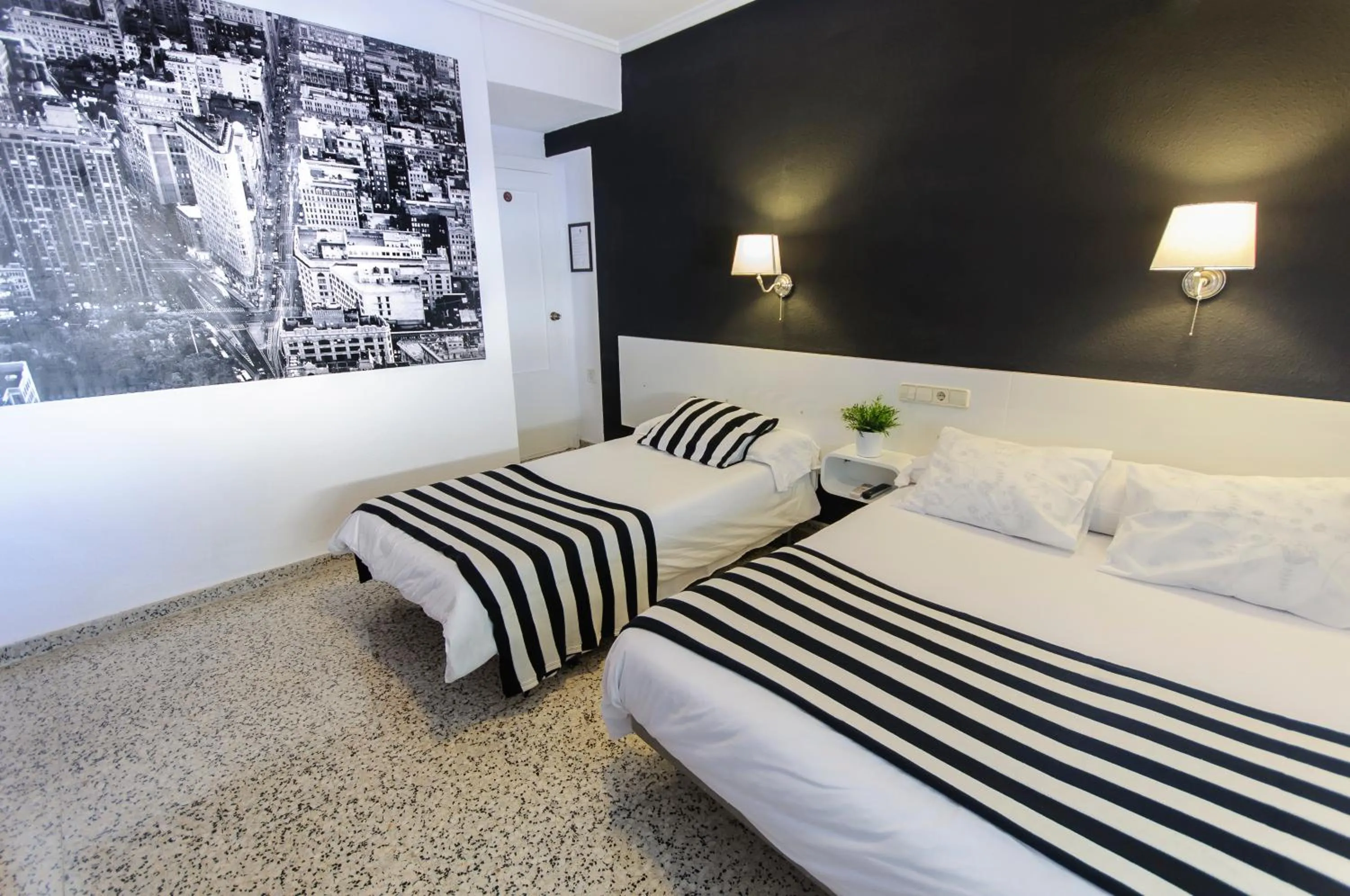 Bed in Hostal On Dormire Valencia