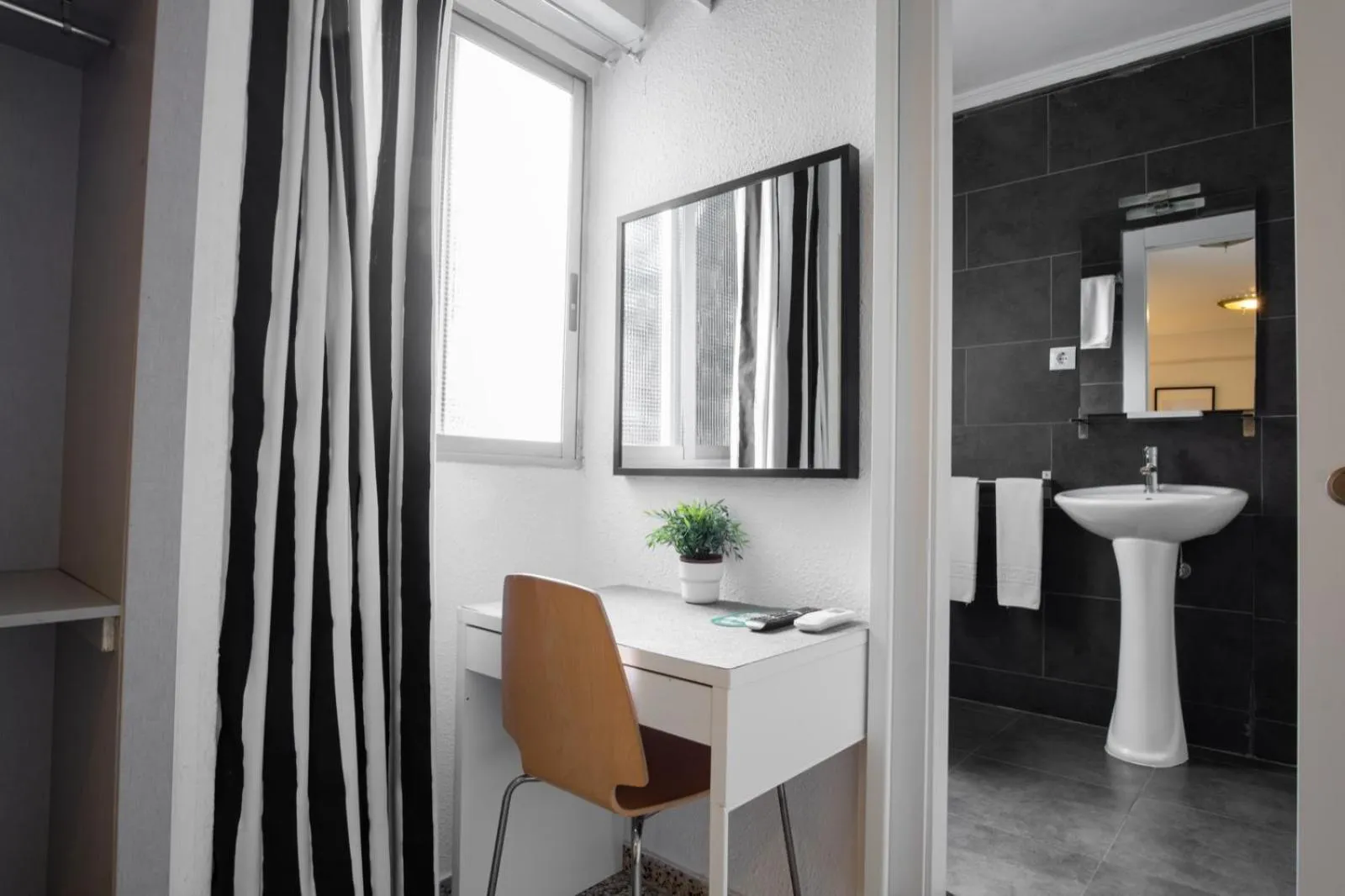 Bedroom in Hostal On Dormire Valencia