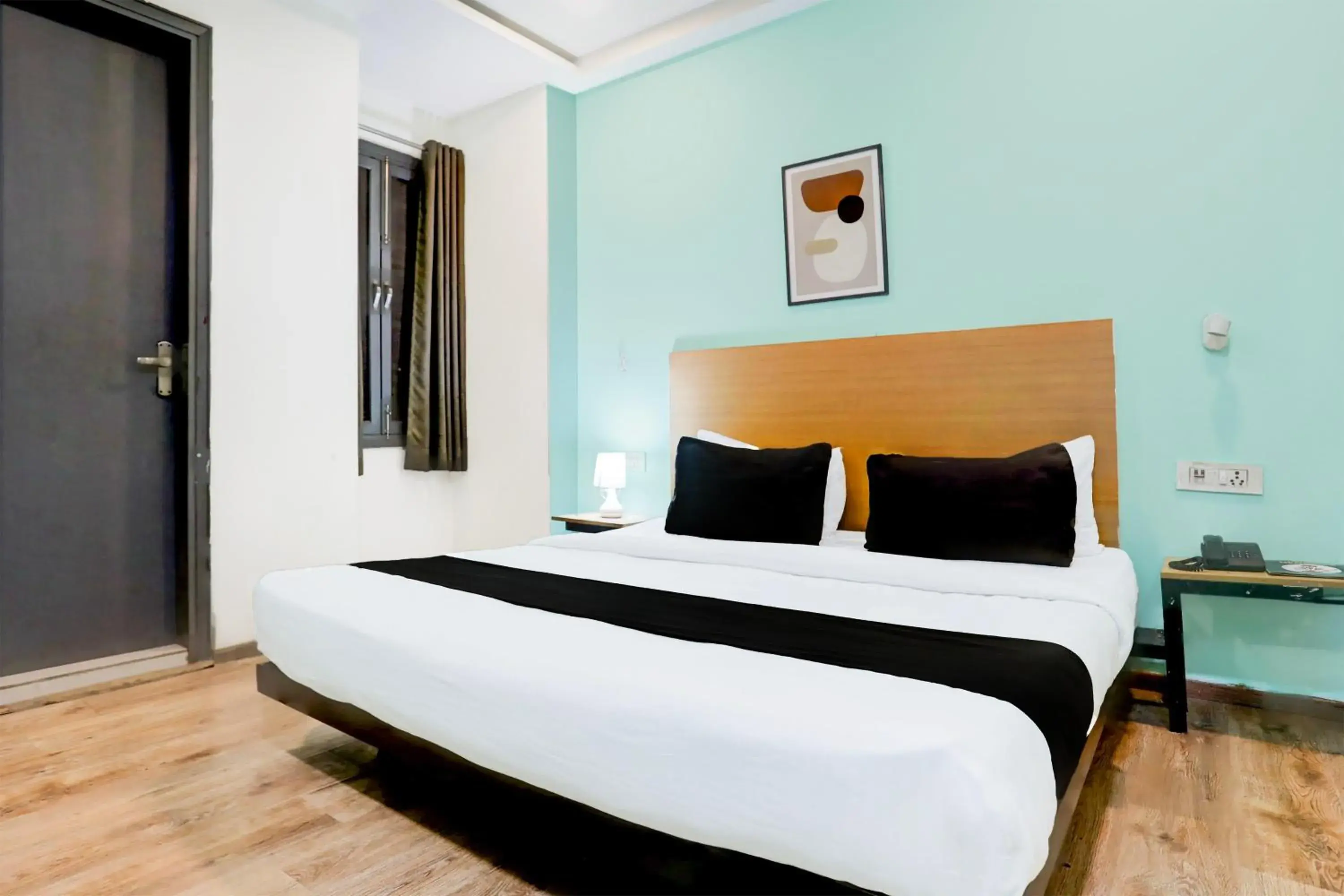 Classic Triple Room - single occupancy in Townhouse Rohini Sector 24 Classic Triple Room - single occupancy in Townhouse Rohini Sector 24