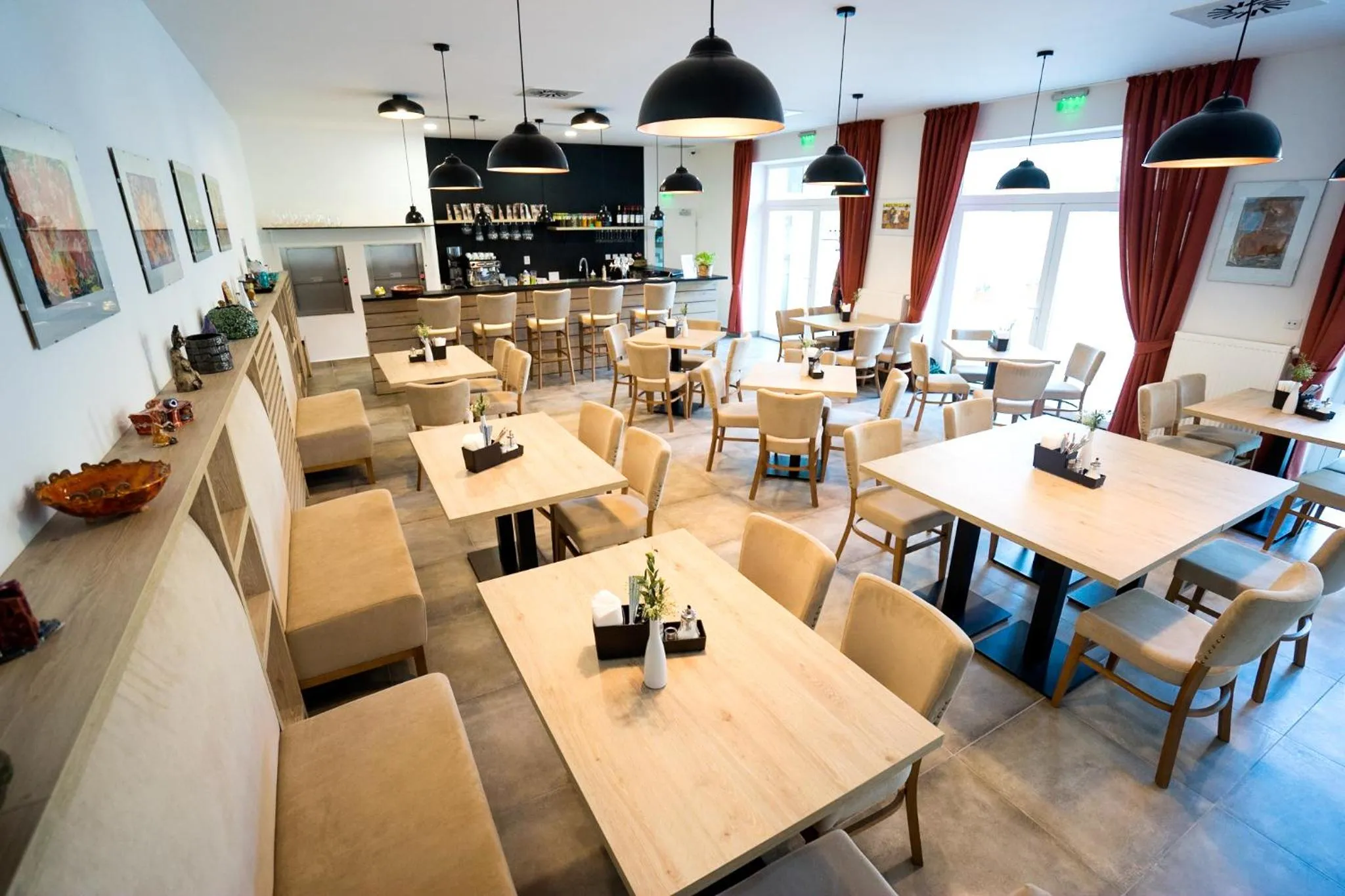 Restaurant/places to eat in BIVIO hotel