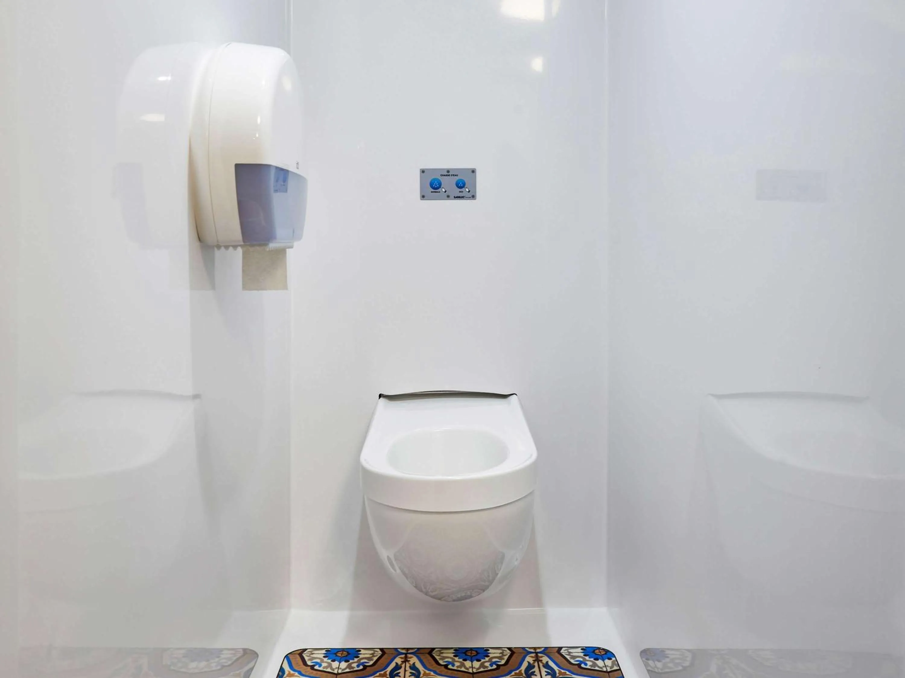 On site in hotelF1 Dole