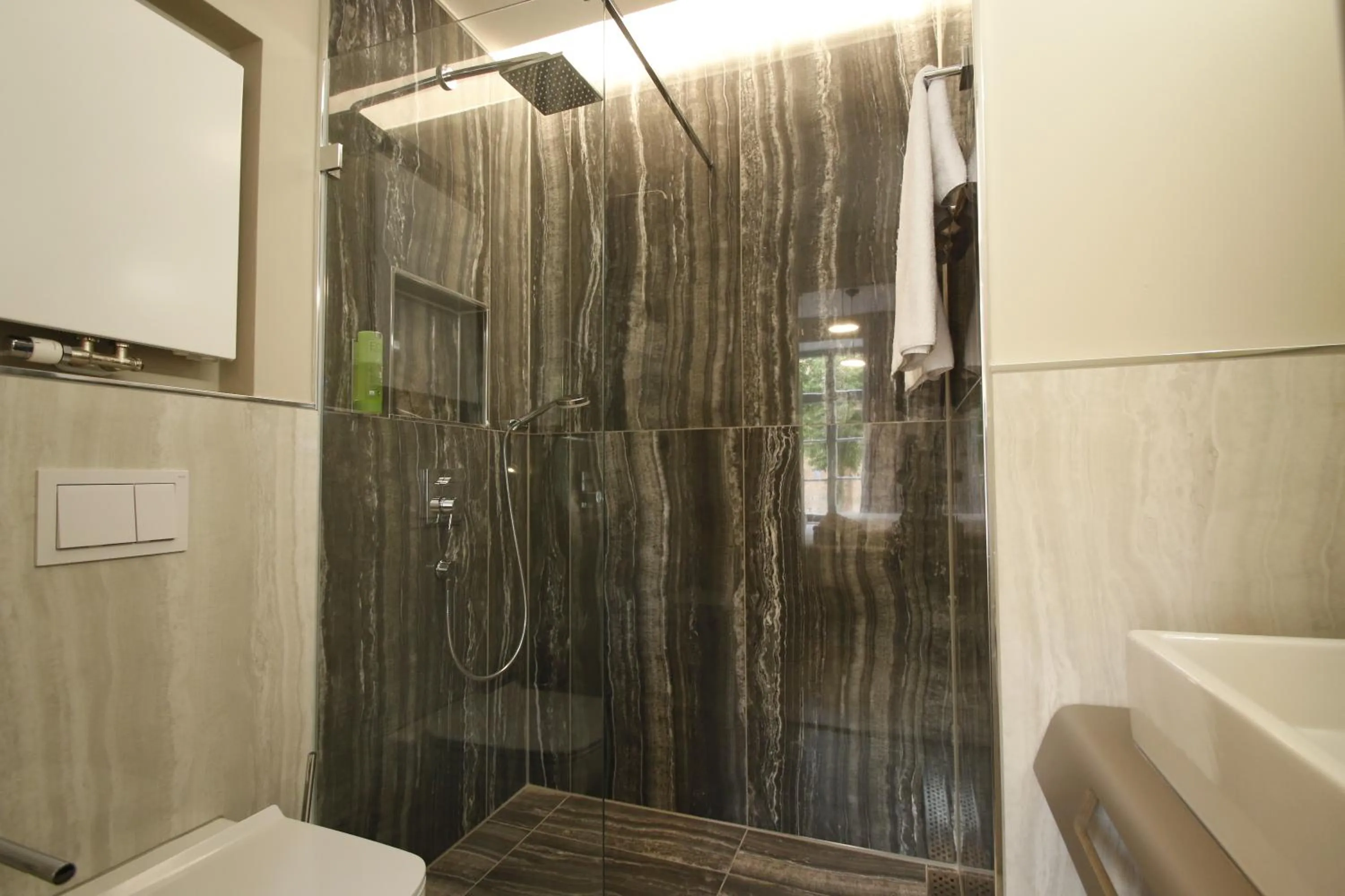 Bathroom in Amelie No 1 Hotel & Appartements