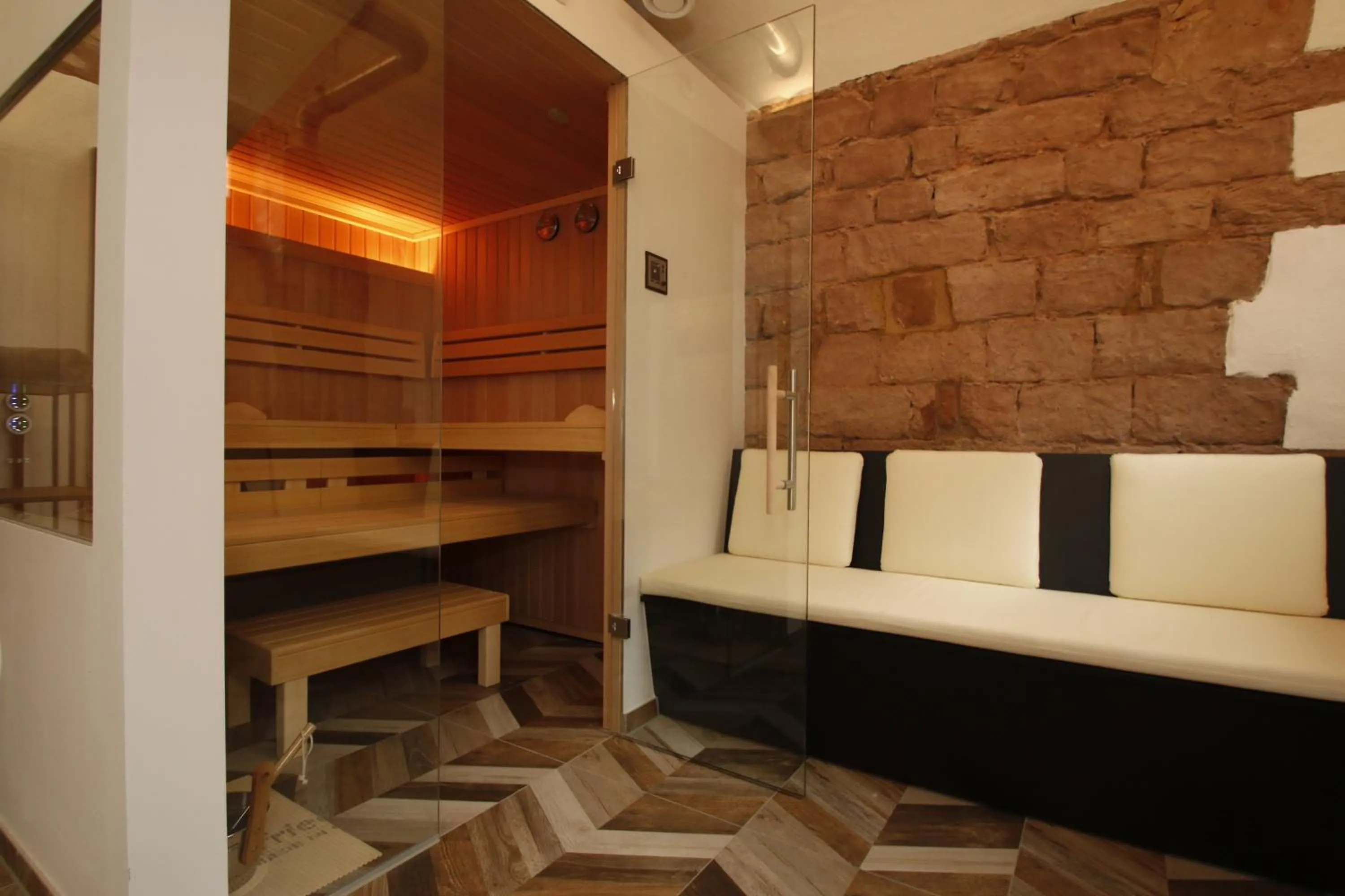 Sauna, Bed in Amelie No 1 Hotel & Appartements