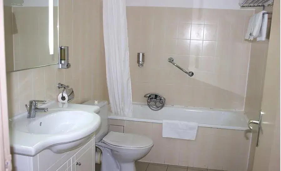 Double Room - single occupancy in Le Prieuré Double Room - single occupancy in Le Prieuré