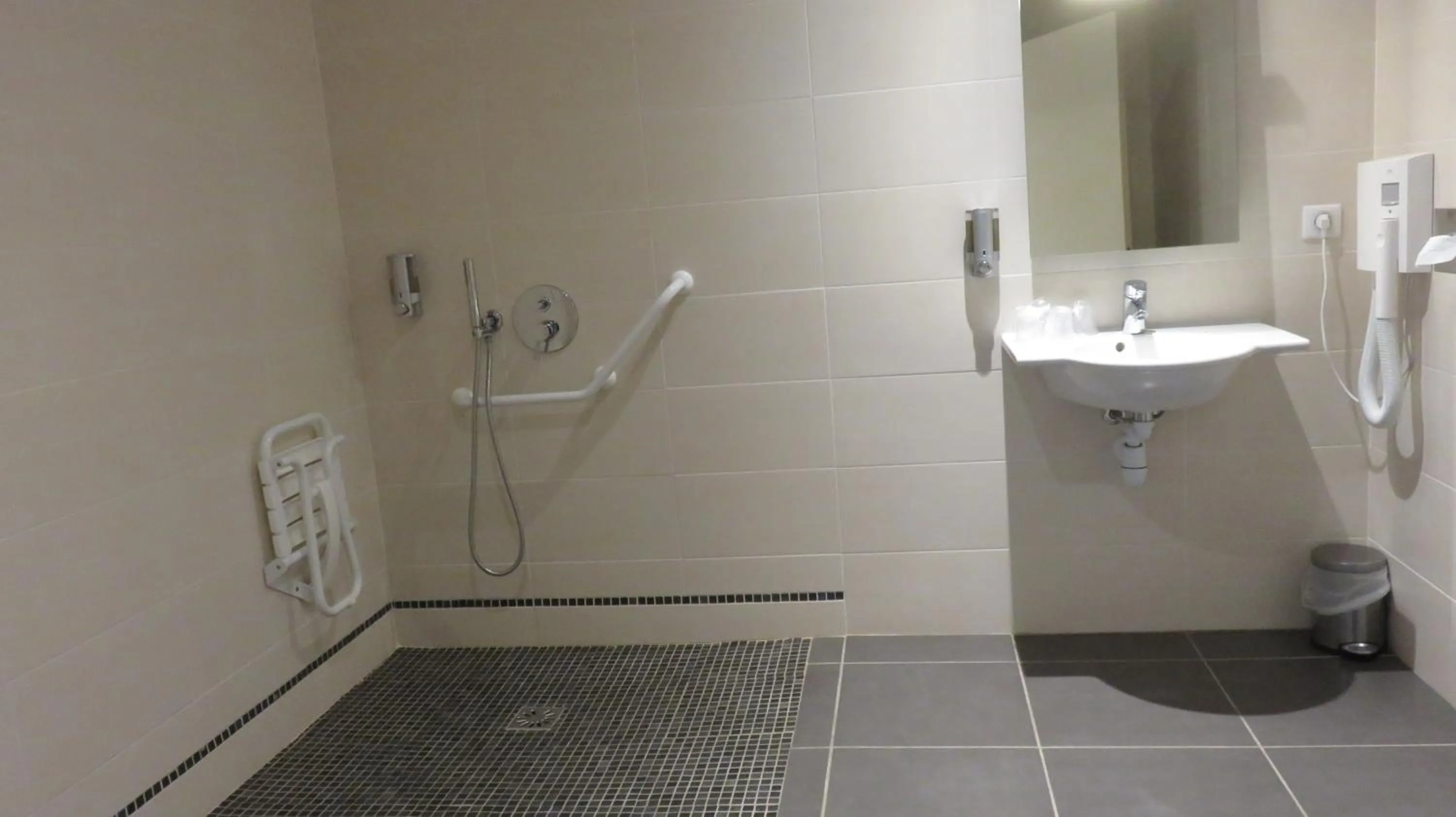 Shower in Le Prieuré