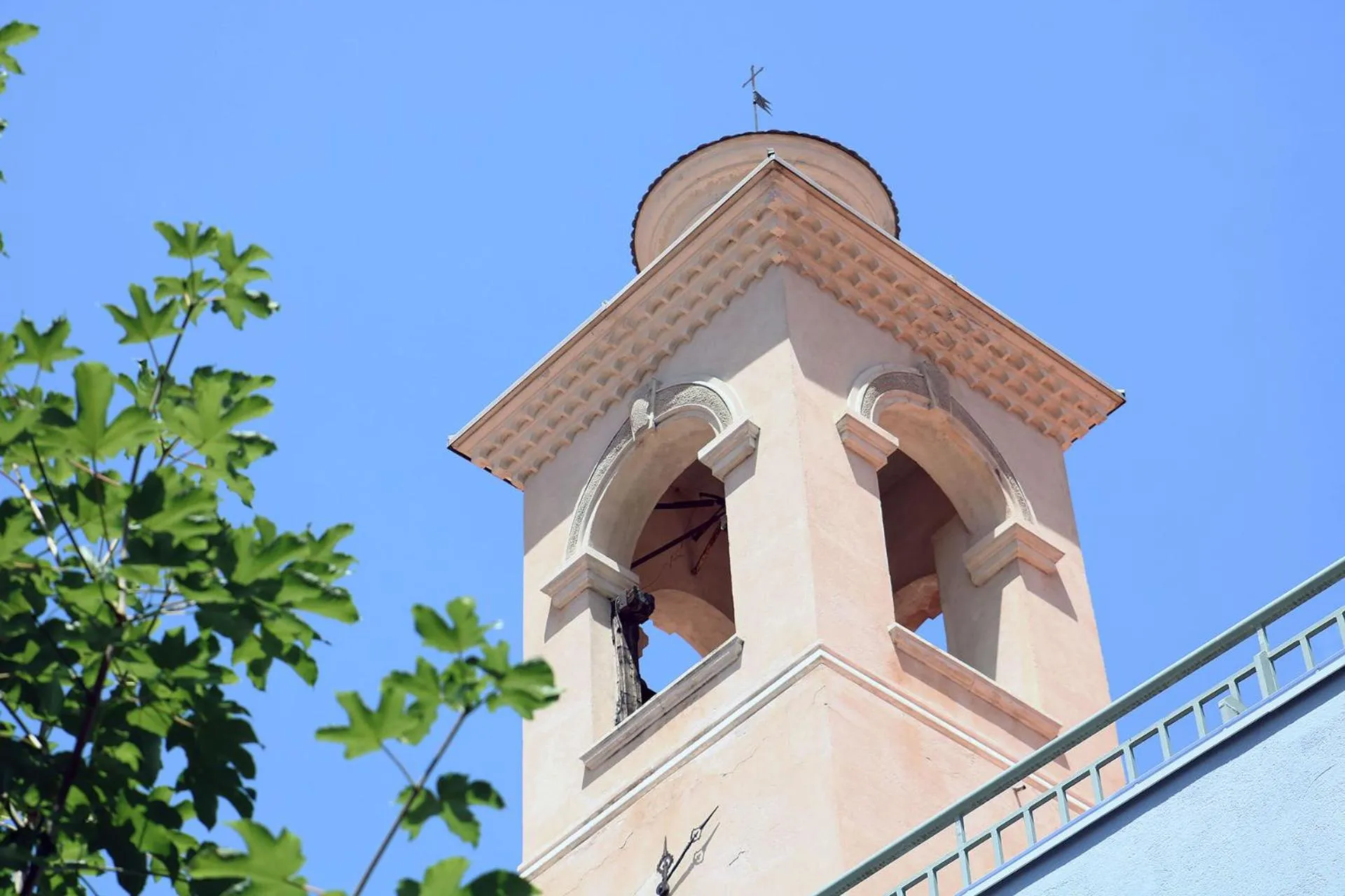 Inner courtyard view in Le Prieuré