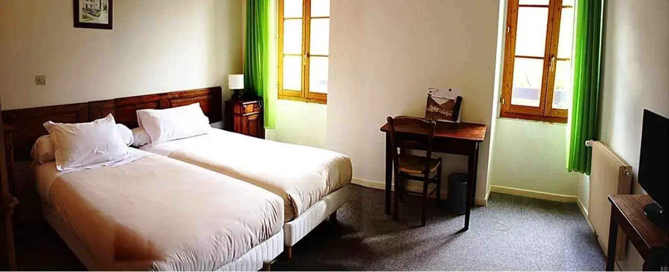 Twin Room - single occupancy in Le Prieuré Twin Room - single occupancy in Le Prieuré