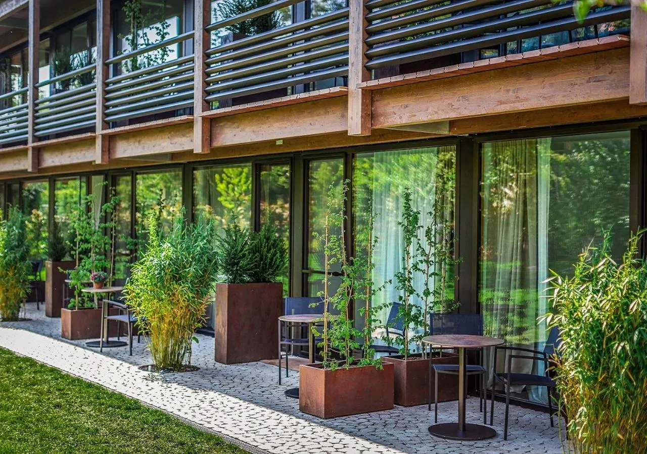 Garden view in Ferienwohnungen Boardinghouse Bodensee