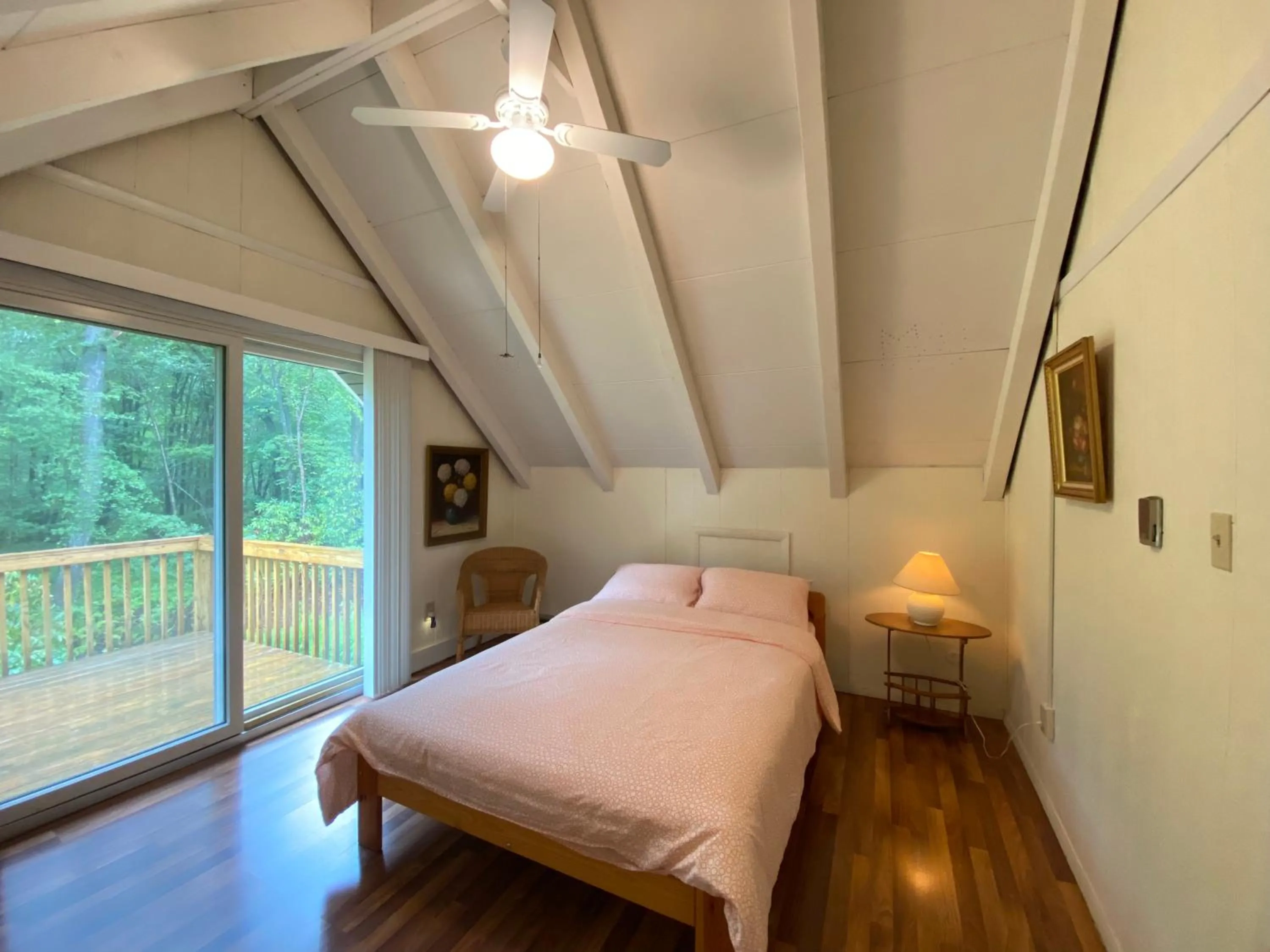 Bed in Secluded Greekside Cabin near Camelback