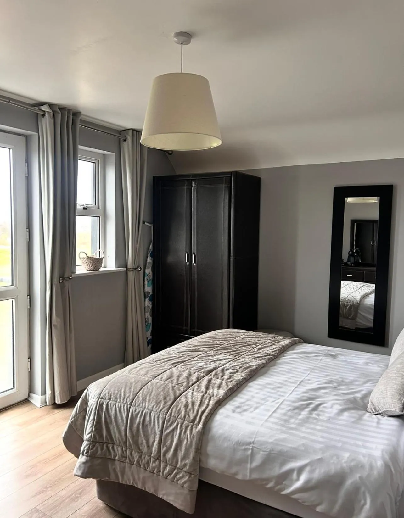 Bed in Maddens Bridge Bar & Guesthouse