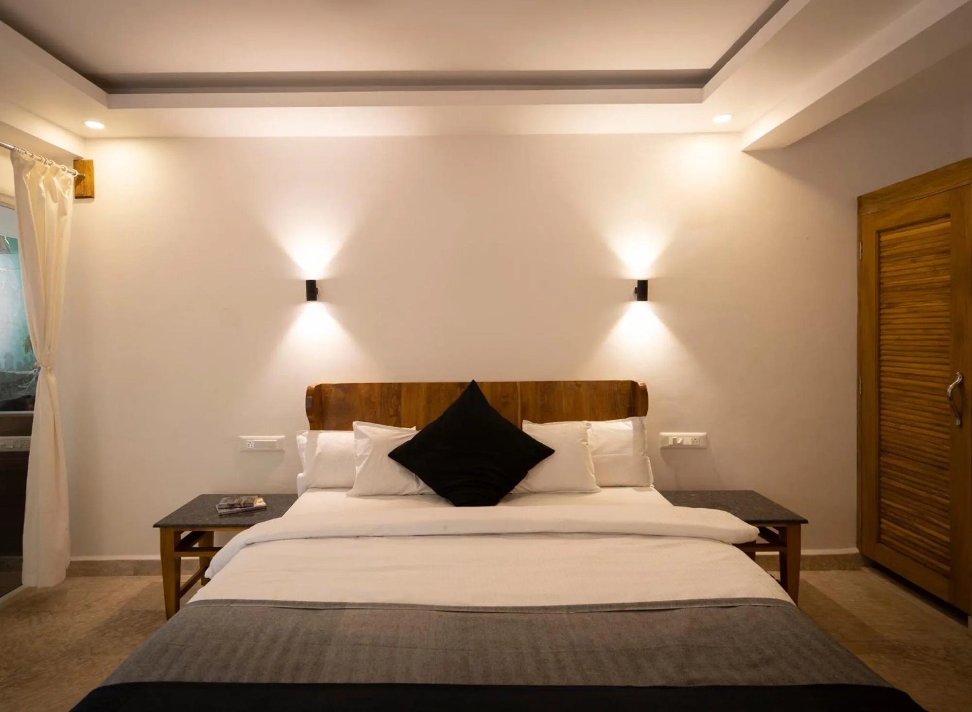 Bed in Crystall Goa Emerald Edition