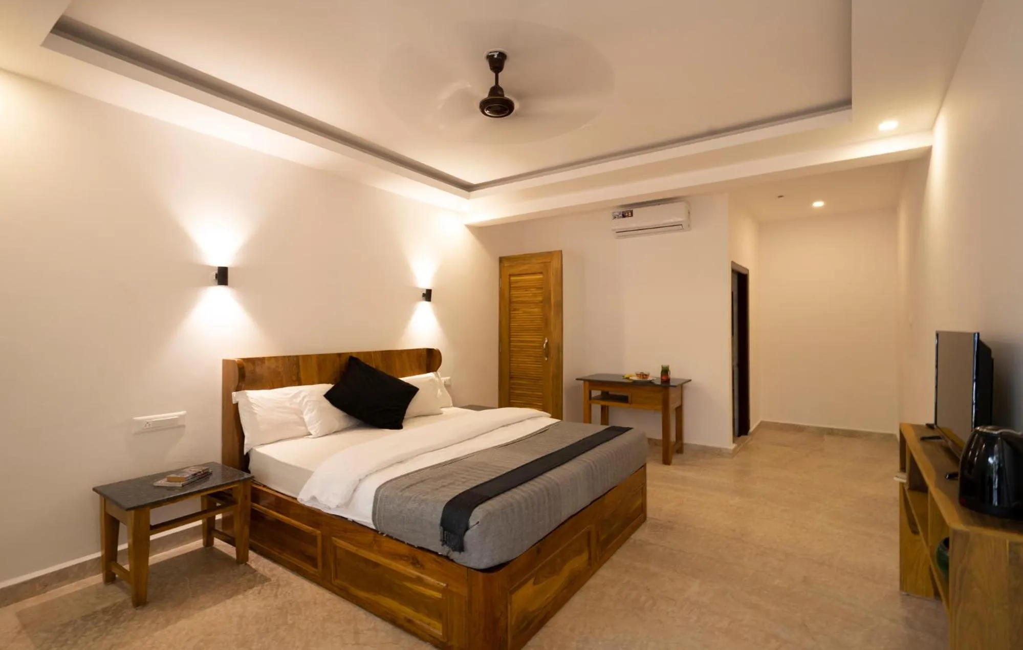 Bed in Crystall Goa Emerald Edition