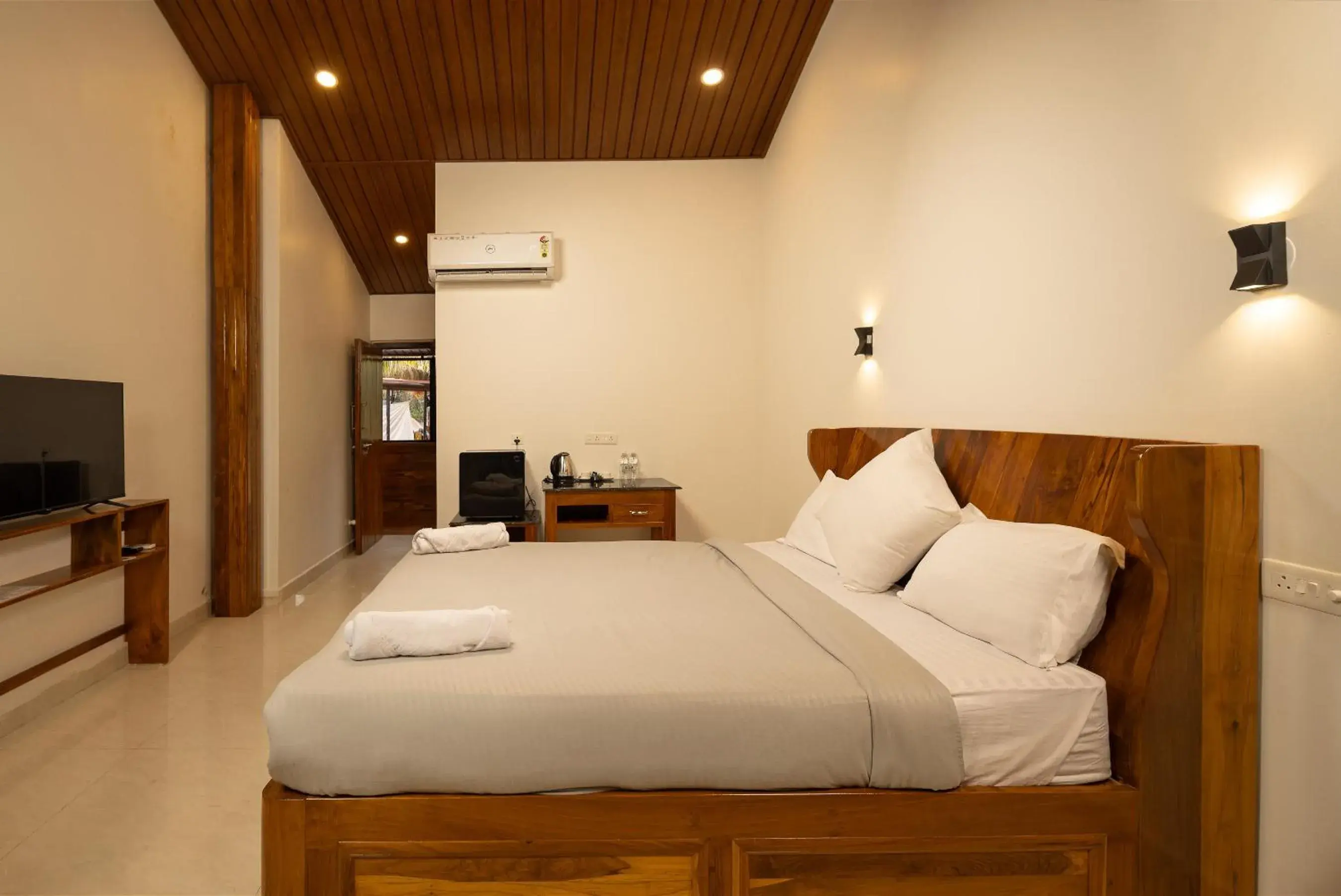 Bed in Crystall Goa Emerald Edition Bed in Crystall Goa Emerald Edition