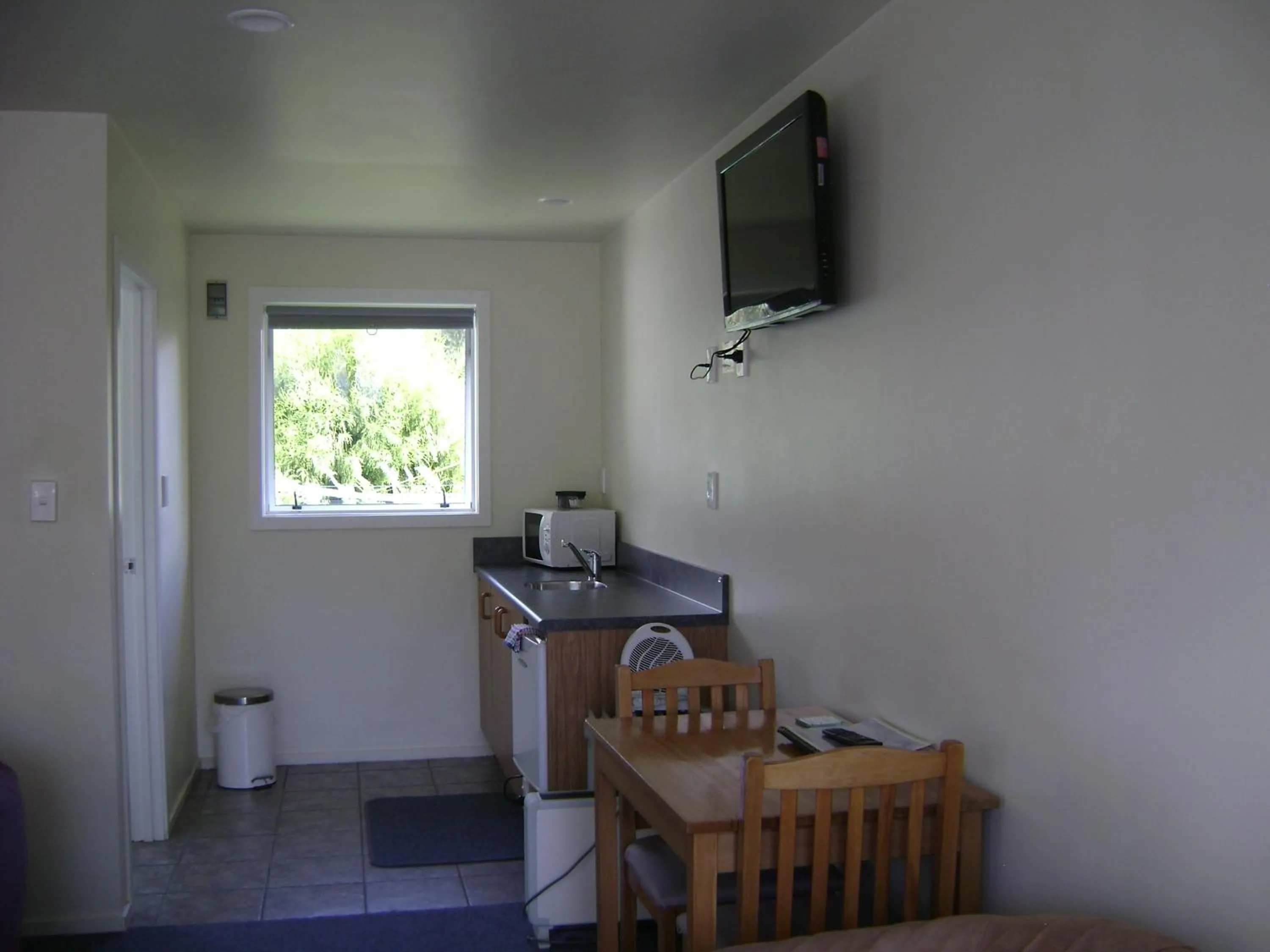 Kitchen or kitchenette in Mataki Motel