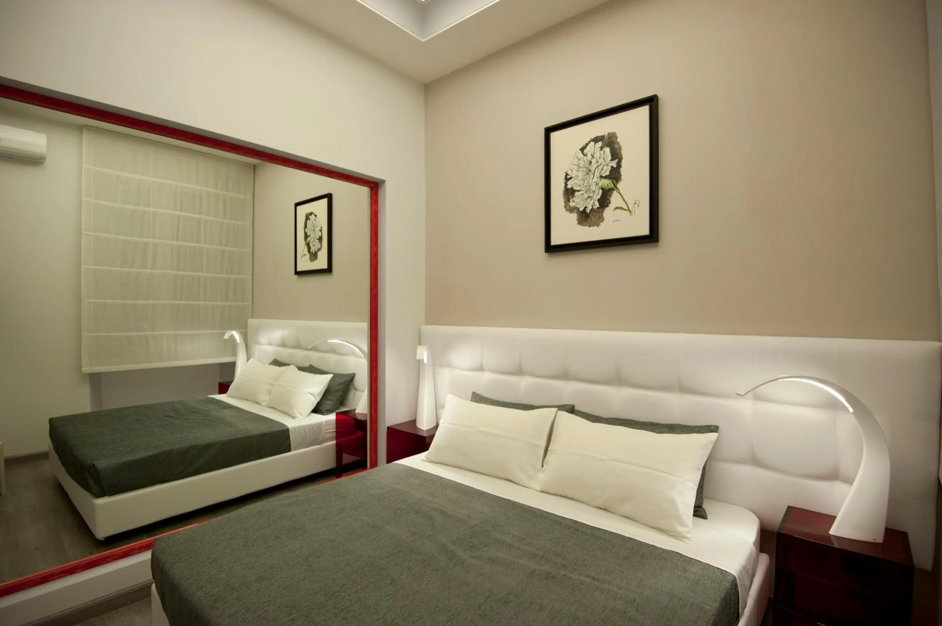 Bedroom, Bed in Luxury on the River