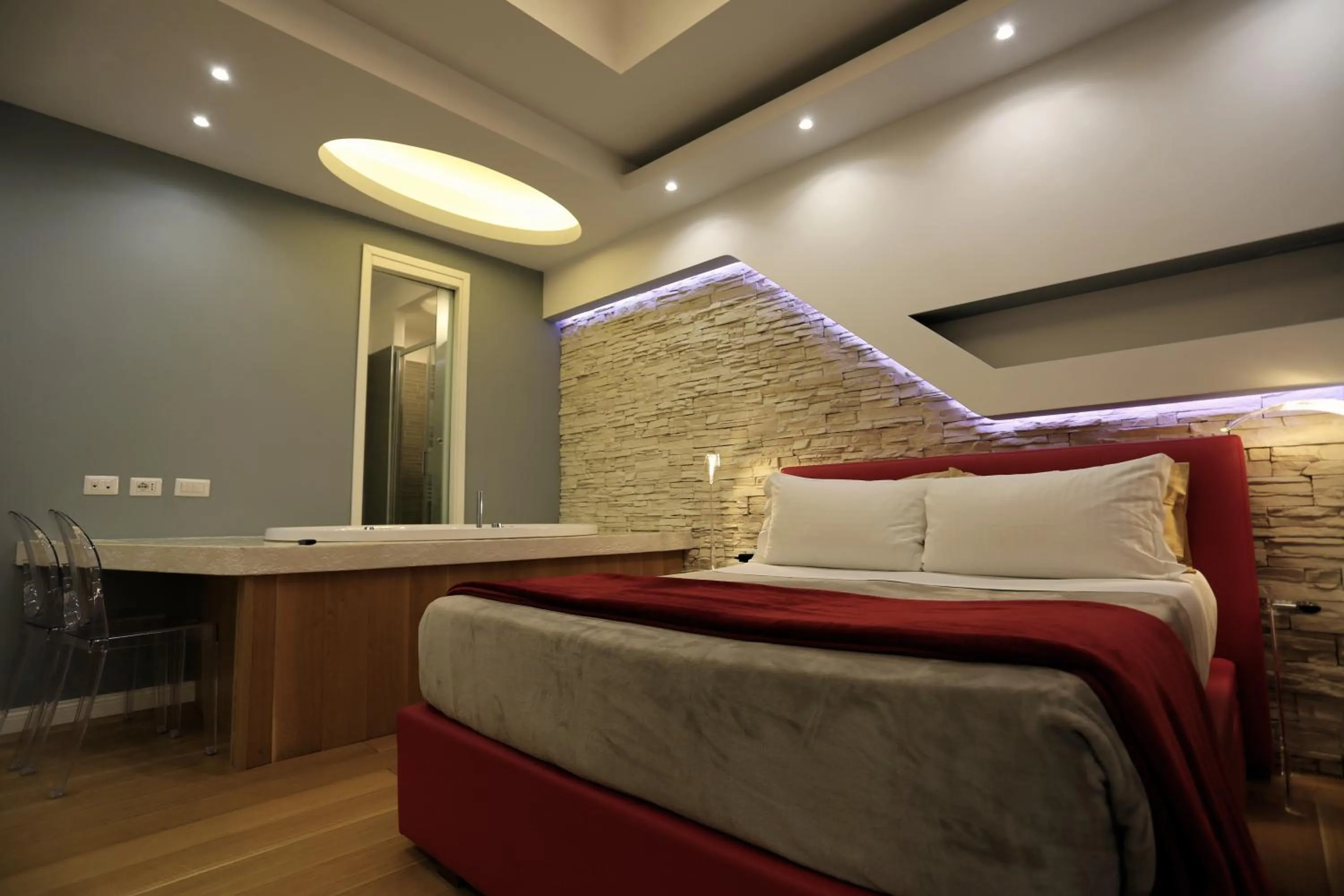 Photo of the whole room, Bed in Luxury on the River