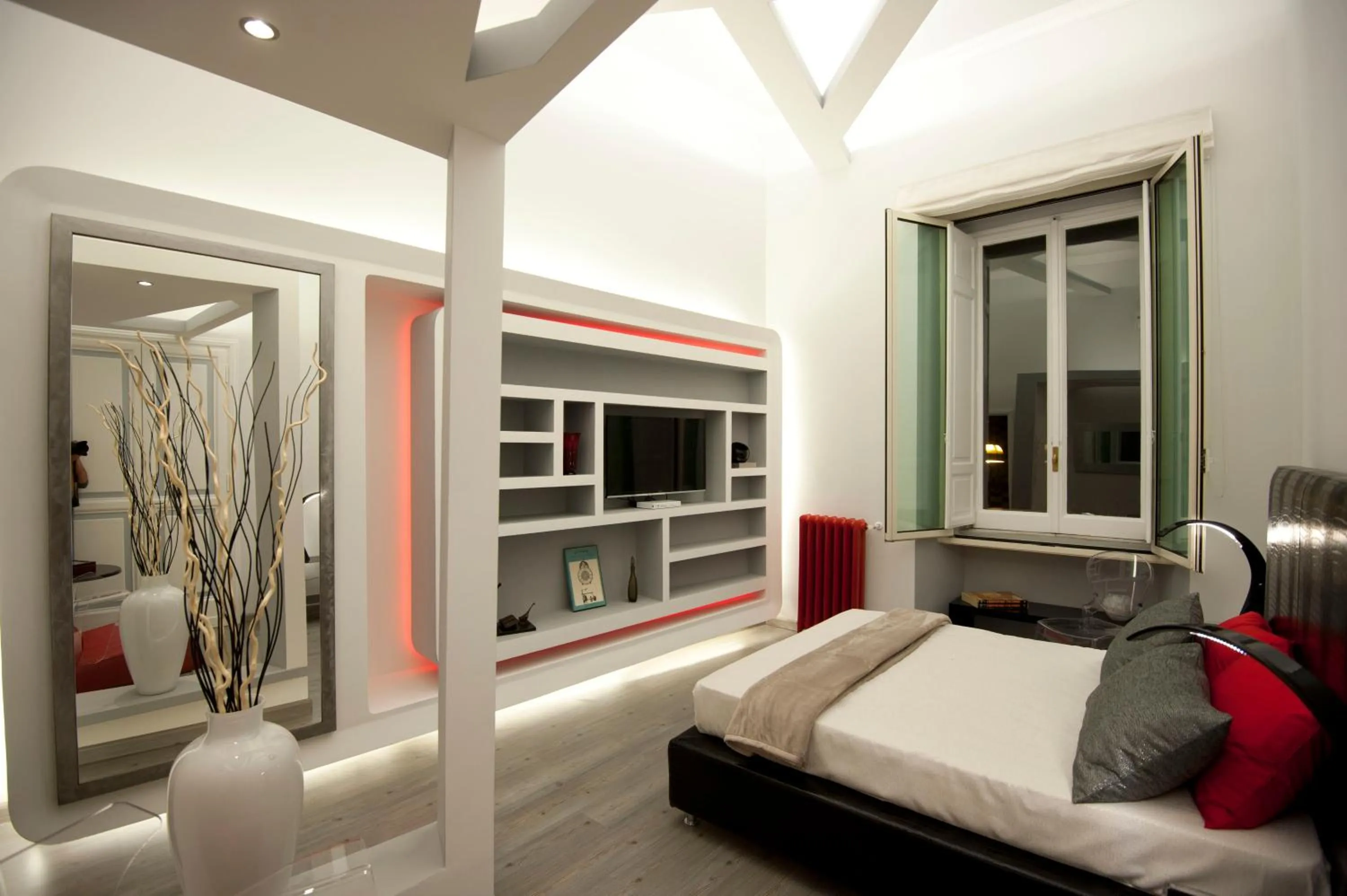 Bedroom, Bed in Luxury on the River